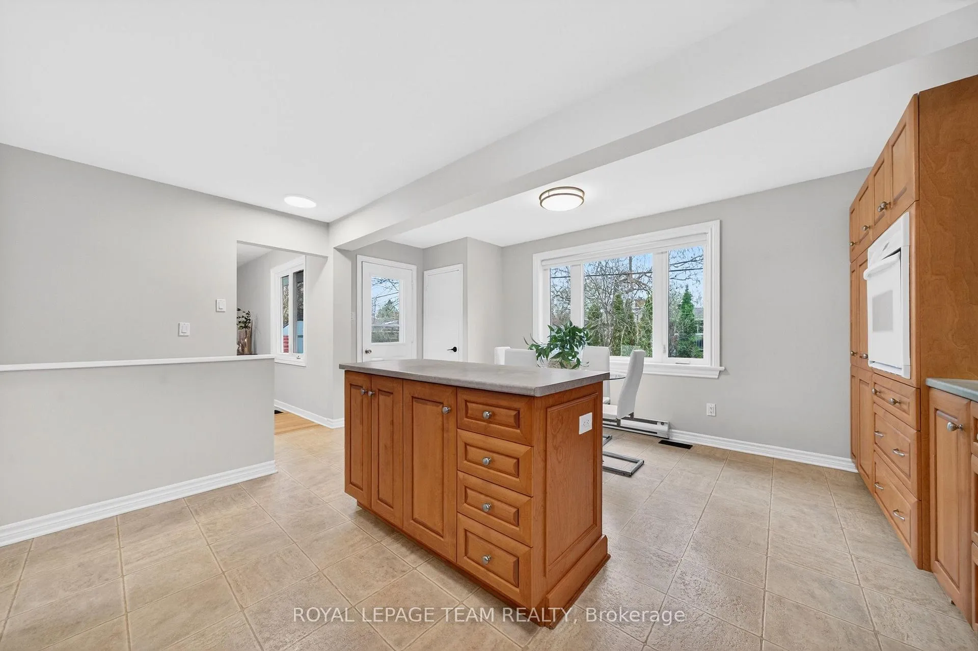 Photo 19 of 10 Cleadon Drive, Ottawa, Crystal Beach — HOMEH