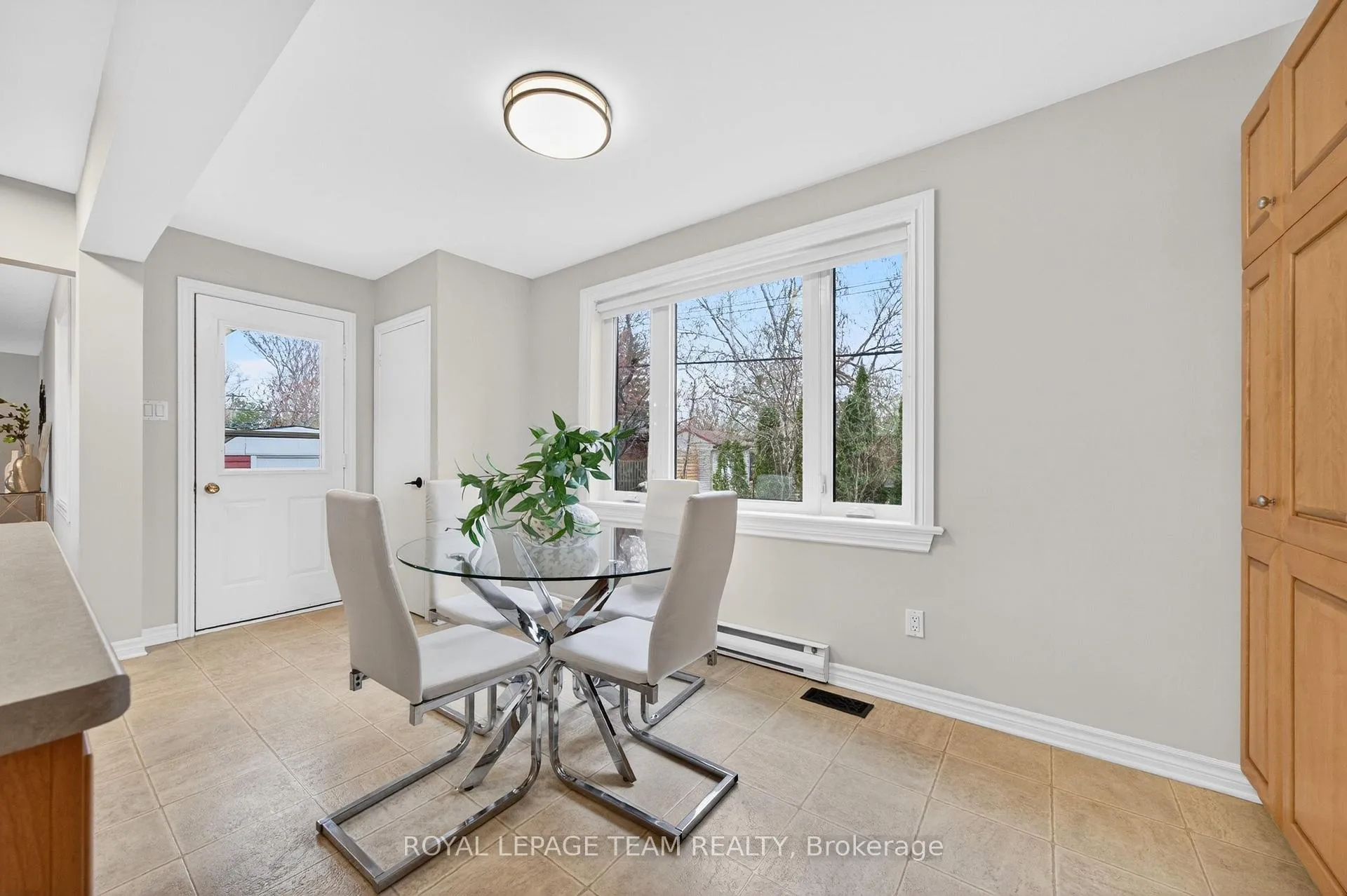 Photo 20 of 10 Cleadon Drive, Ottawa, Crystal Beach — HOMEH