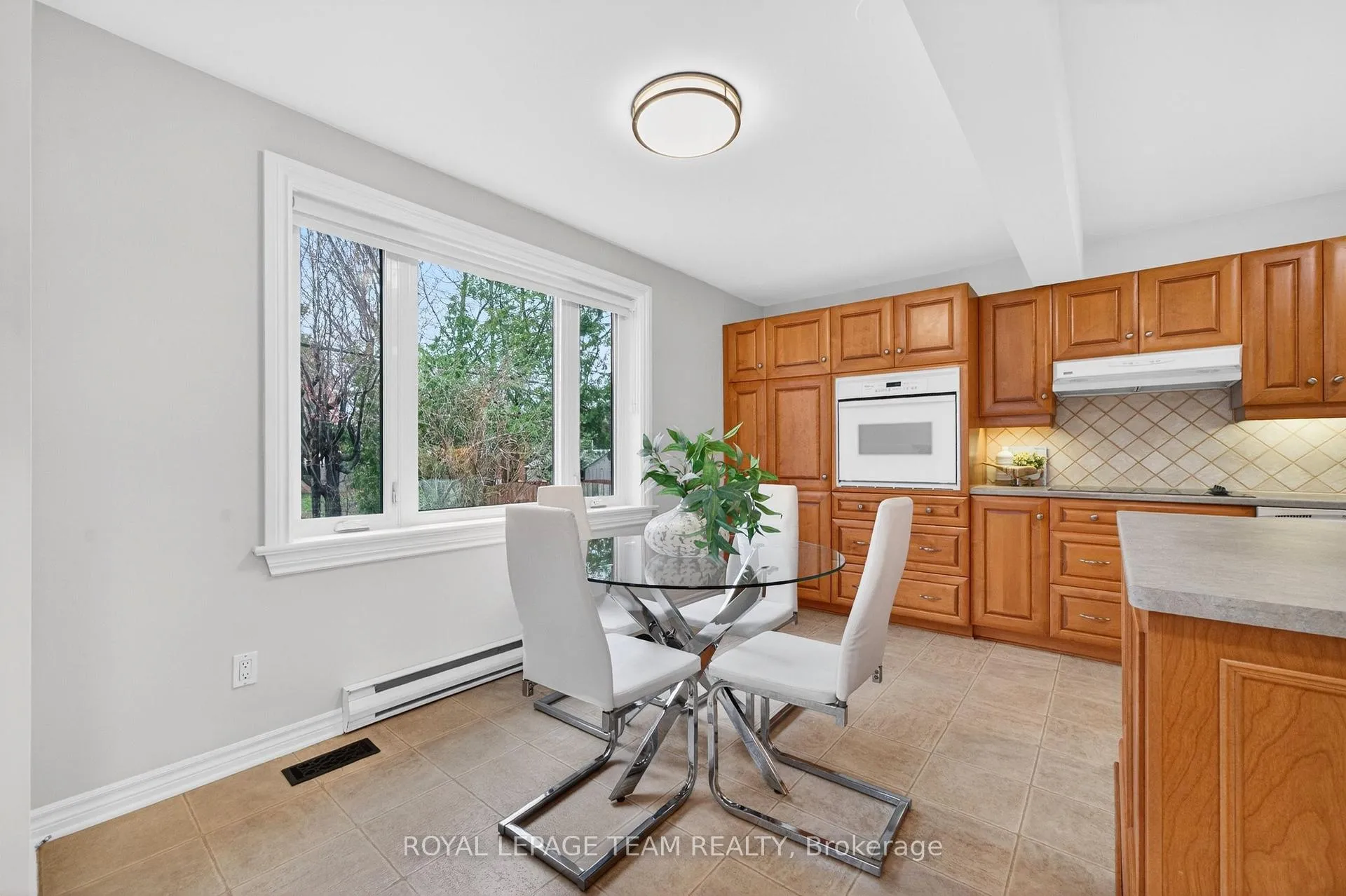 Photo 21 of 10 Cleadon Drive, Ottawa, Crystal Beach — HOMEH