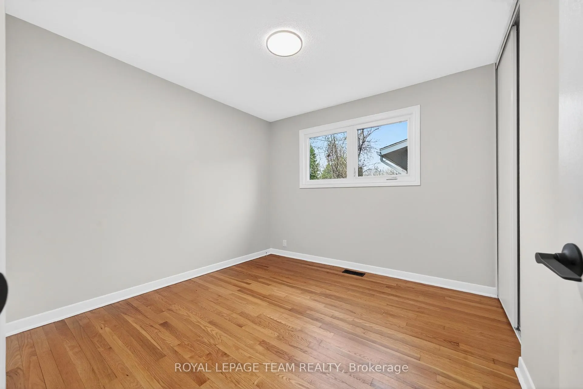 Photo 31 of 10 Cleadon Drive, Ottawa, Crystal Beach — HOMEH