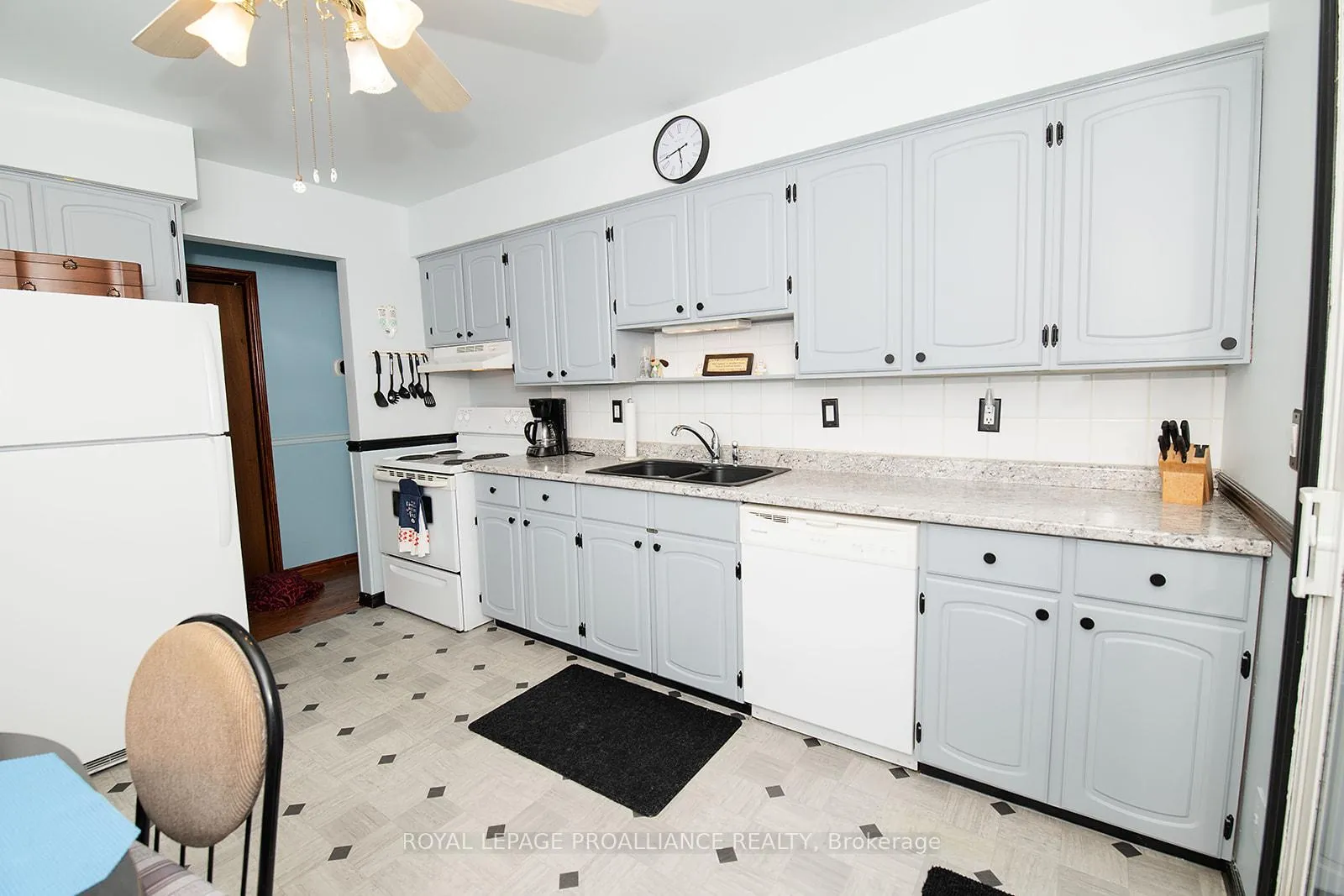 Photo 3 of 9 Jeanette Place, Belleville, Belleville Ward — HOMEH
