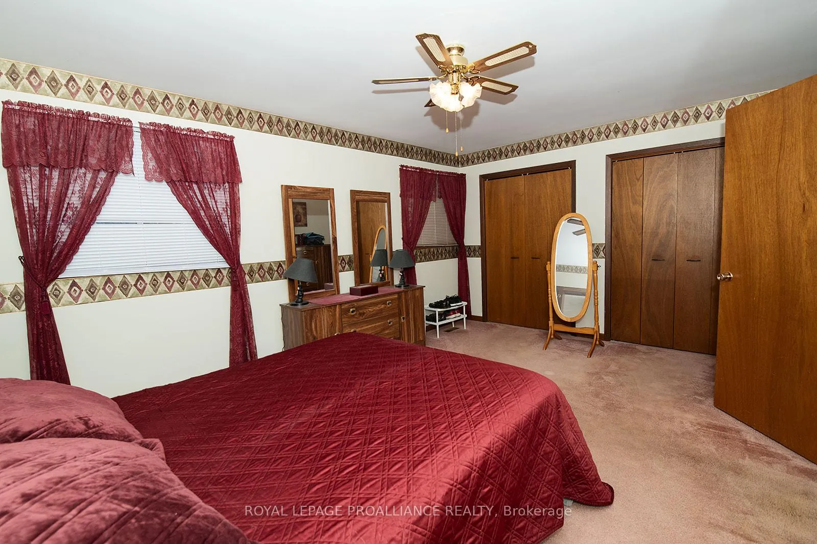 Photo 10 of 9 Jeanette Place, Belleville, Belleville Ward — HOMEH
