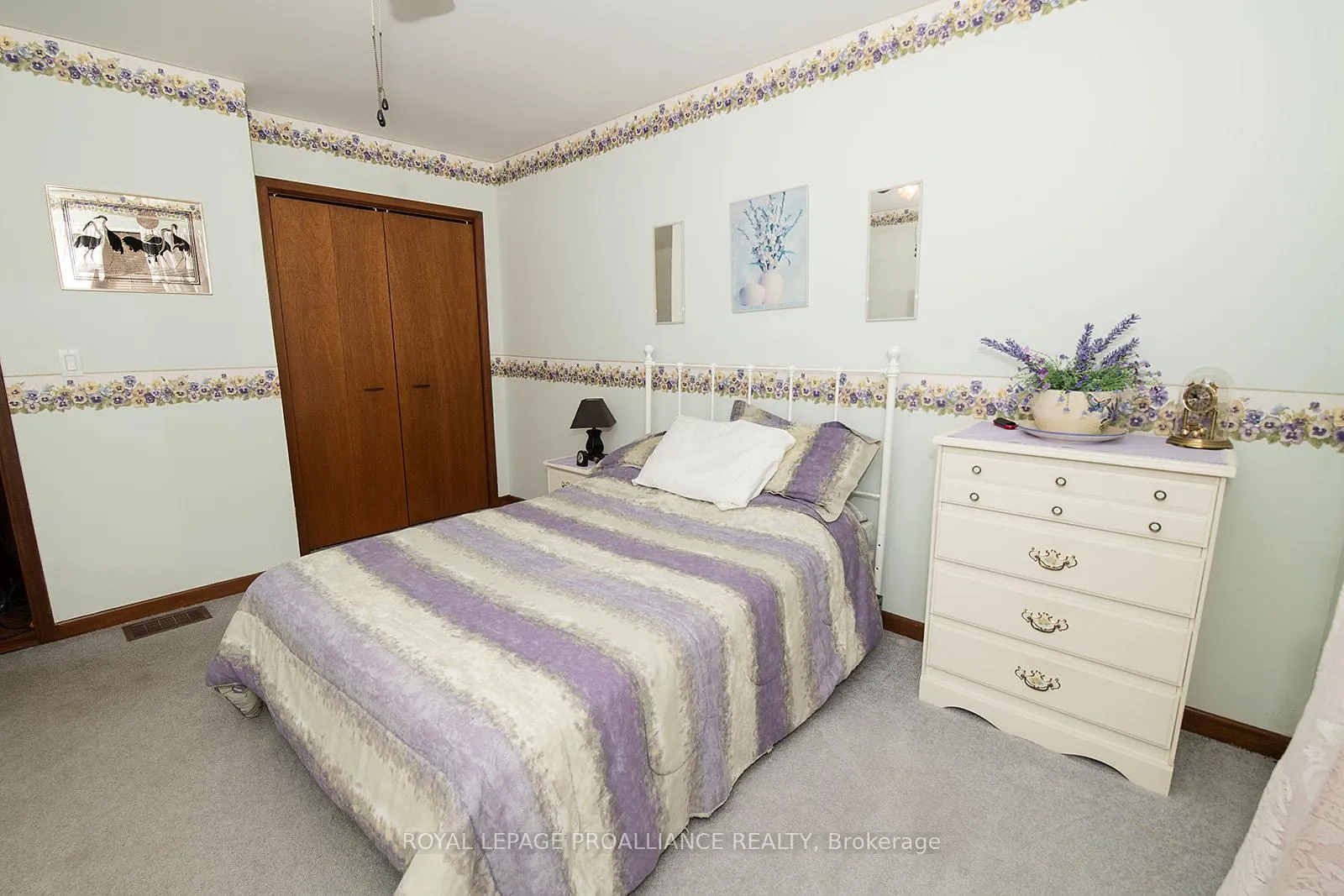Photo 12 of 9 Jeanette Place, Belleville, Belleville Ward — HOMEH