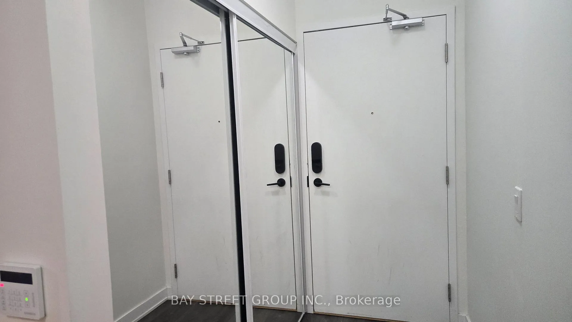 Photo 4 of Unit 201, 85 Oneida Crescent, Richmond Hill, Langstaff — HOMEH