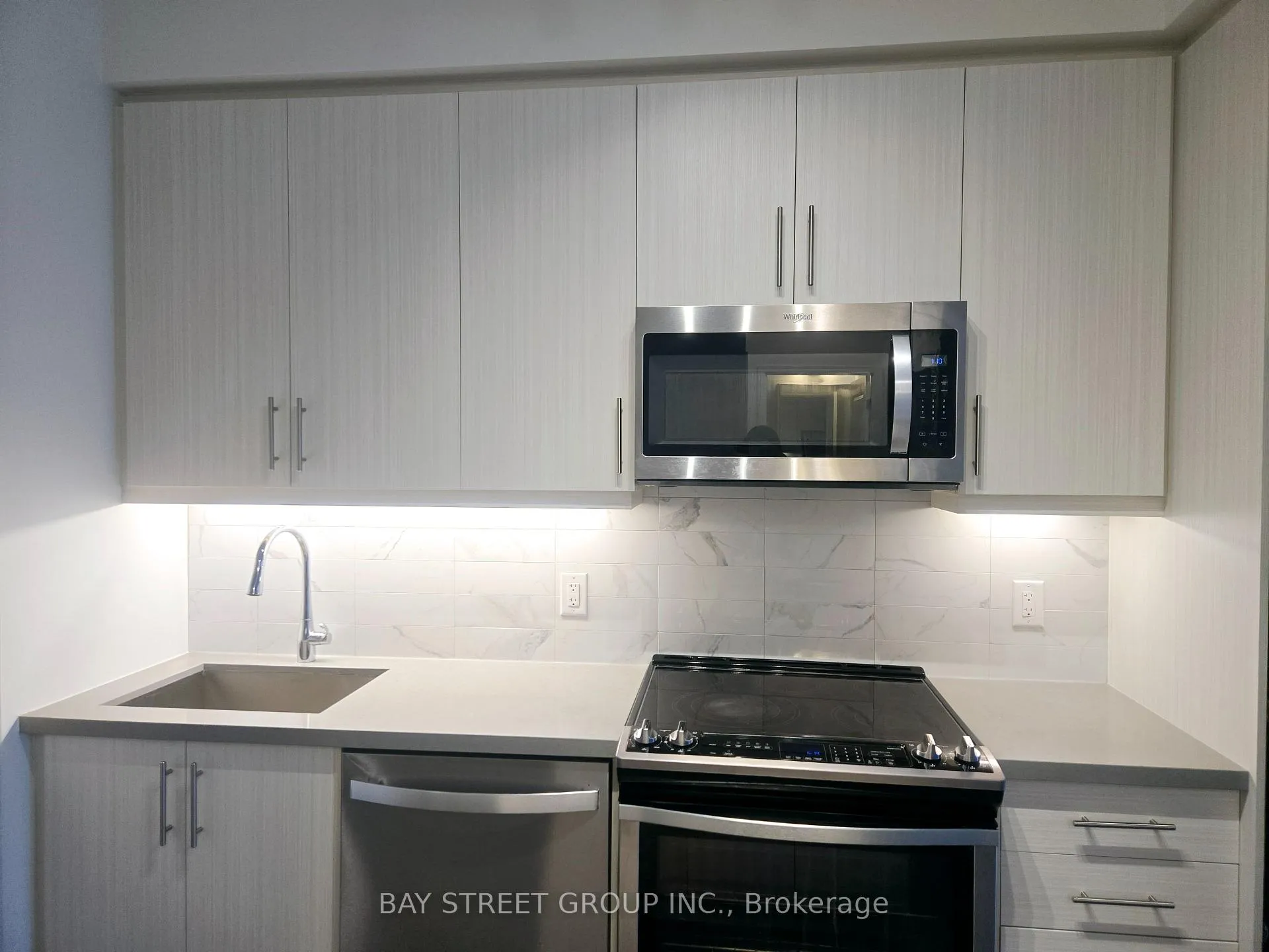 Photo 5 of Unit 201, 85 Oneida Crescent, Richmond Hill, Langstaff — HOMEH