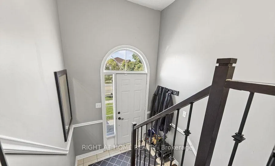 Photo 2 of Unit Main, 132 Dean Avenue, Barrie, Painswick South — HOMEH