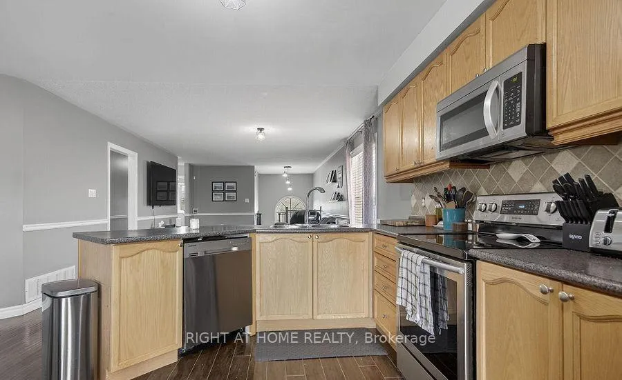 Photo 10 of Unit Main, 132 Dean Avenue, Barrie, Painswick South — HOMEH