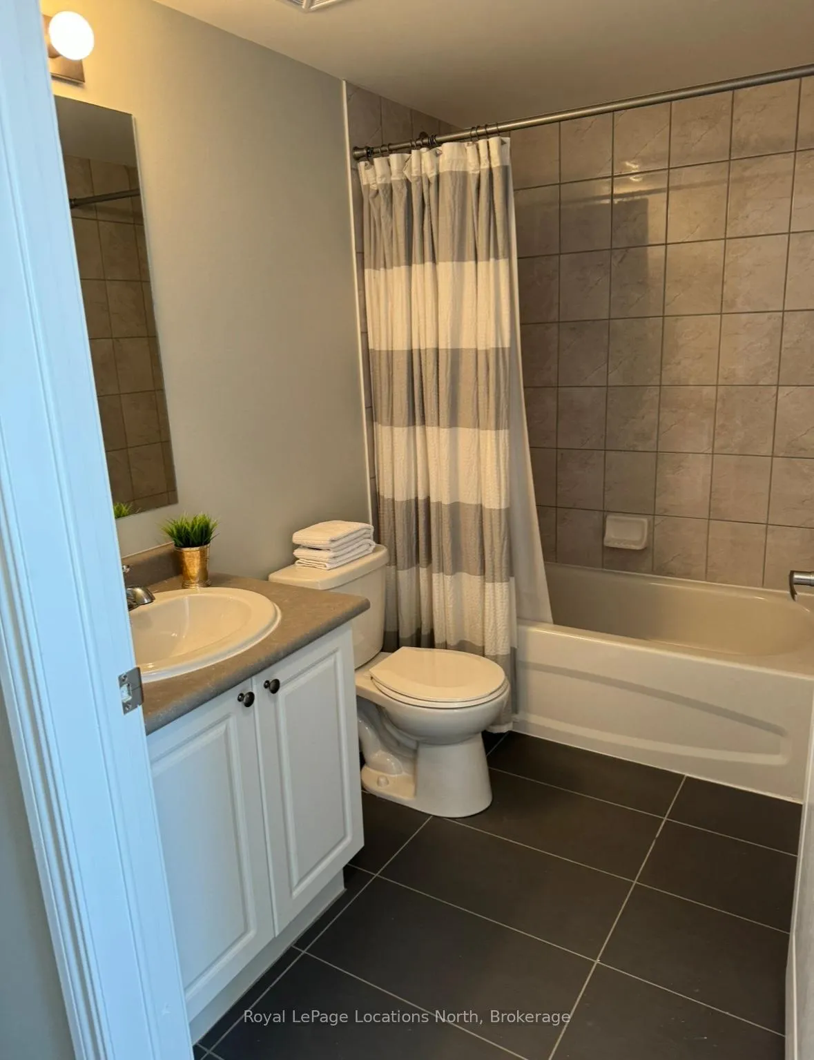 Photo 9 of Unit 302, 5 Anchorage Crescent, Collingwood — HOMEH