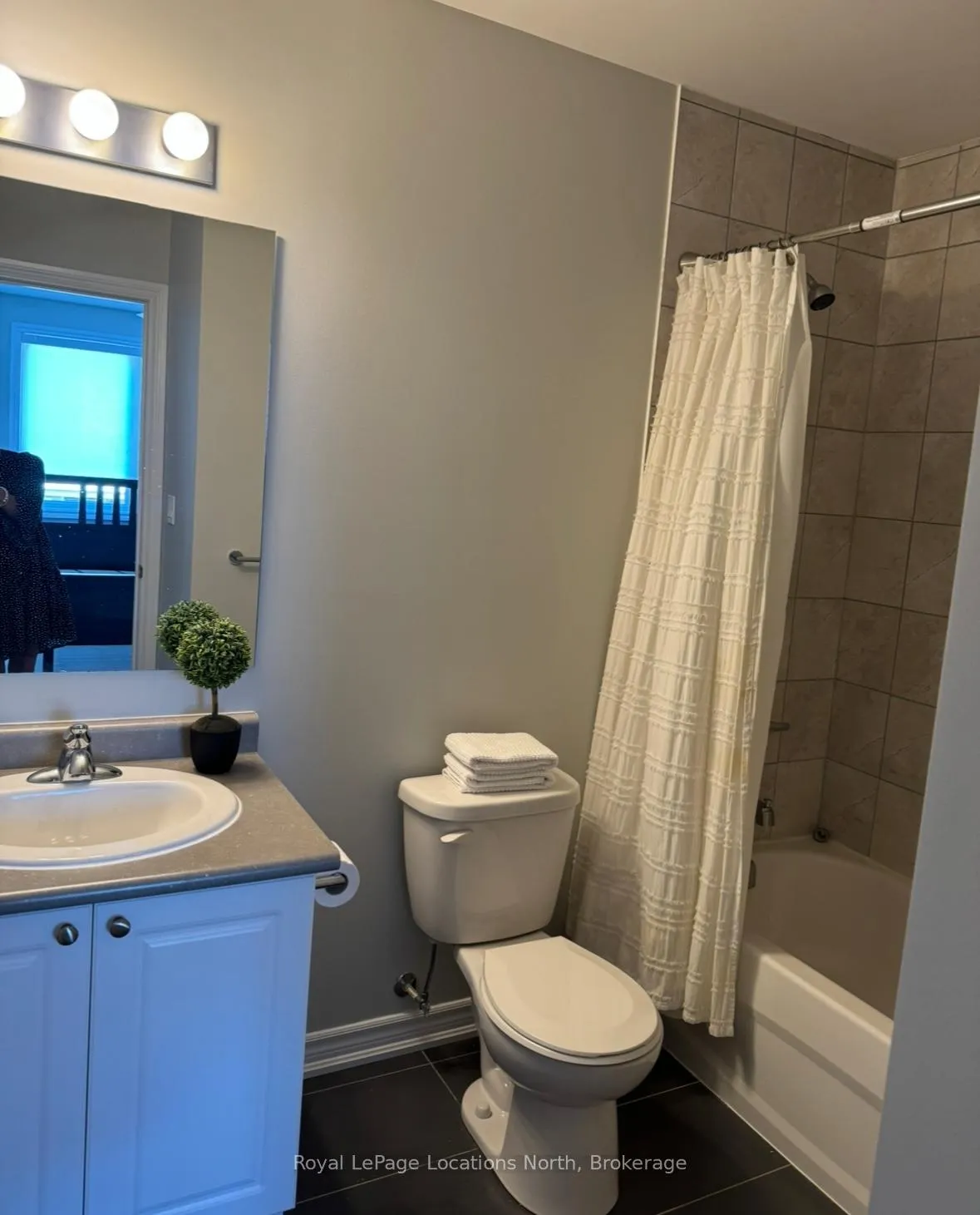 Photo 12 of Unit 302, 5 Anchorage Crescent, Collingwood — HOMEH