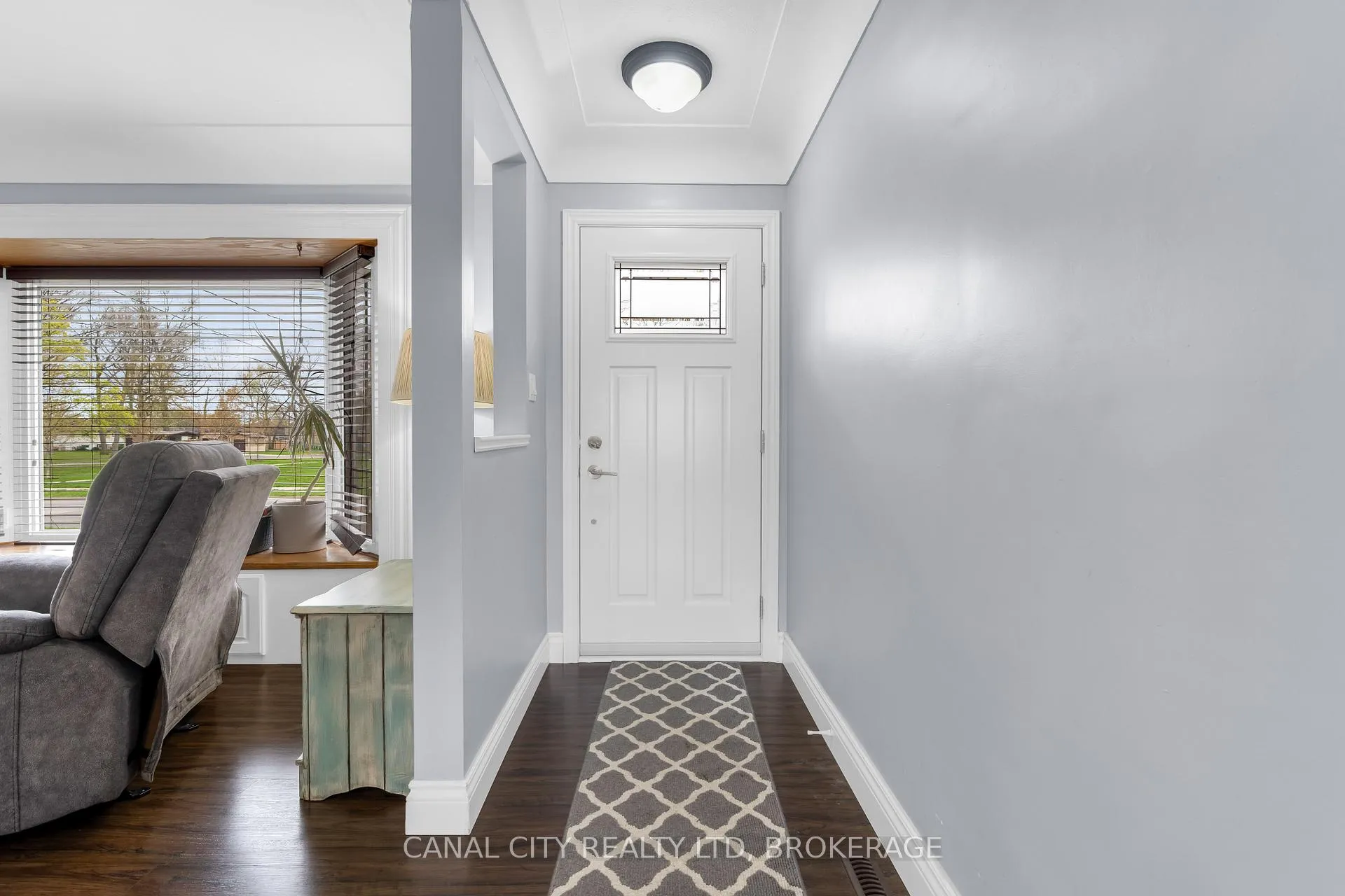 Photo 3 of 572 Clare Avenue, Welland, Prince Charles — HOMEH