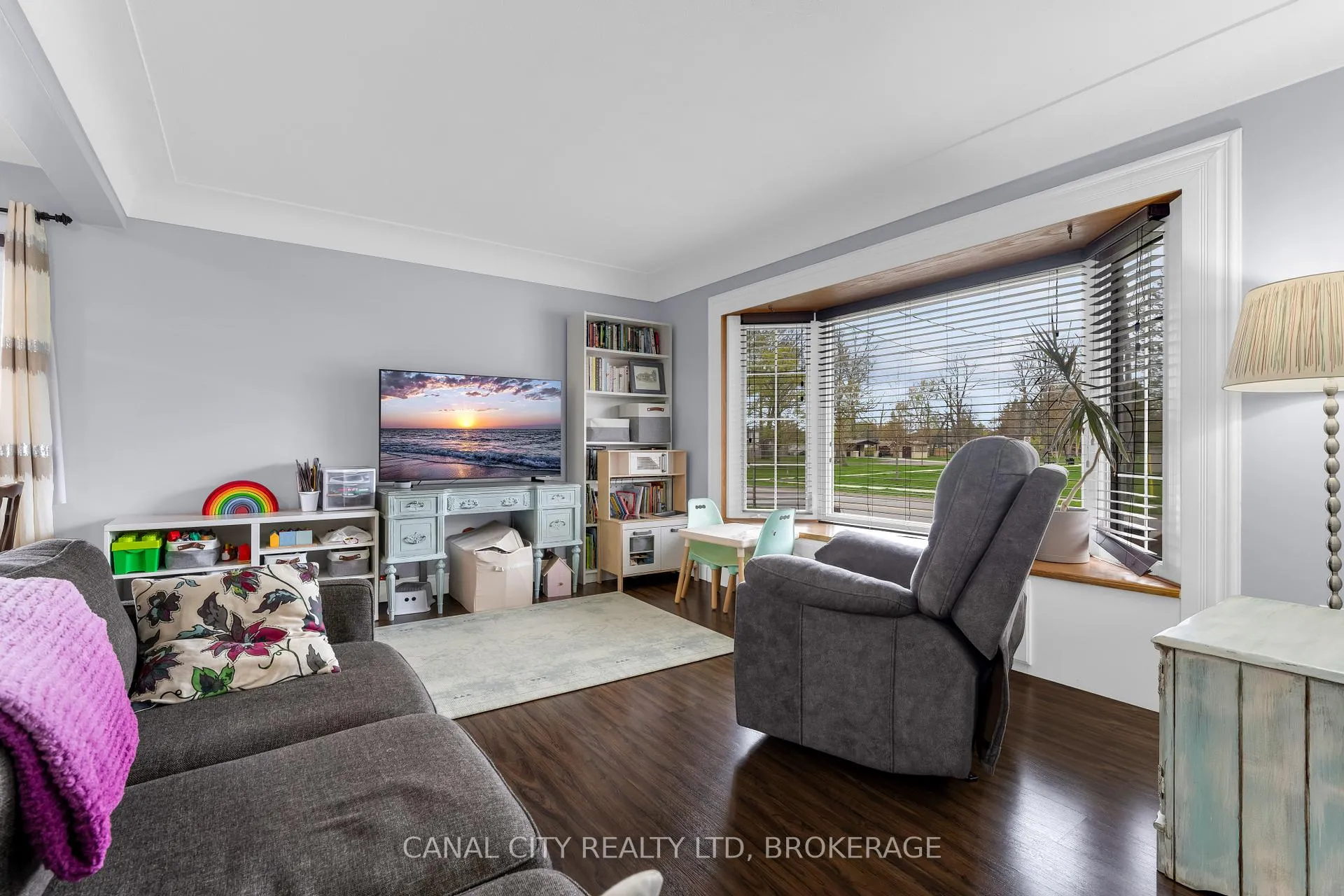 Photo 4 of 572 Clare Avenue, Welland, Prince Charles — HOMEH