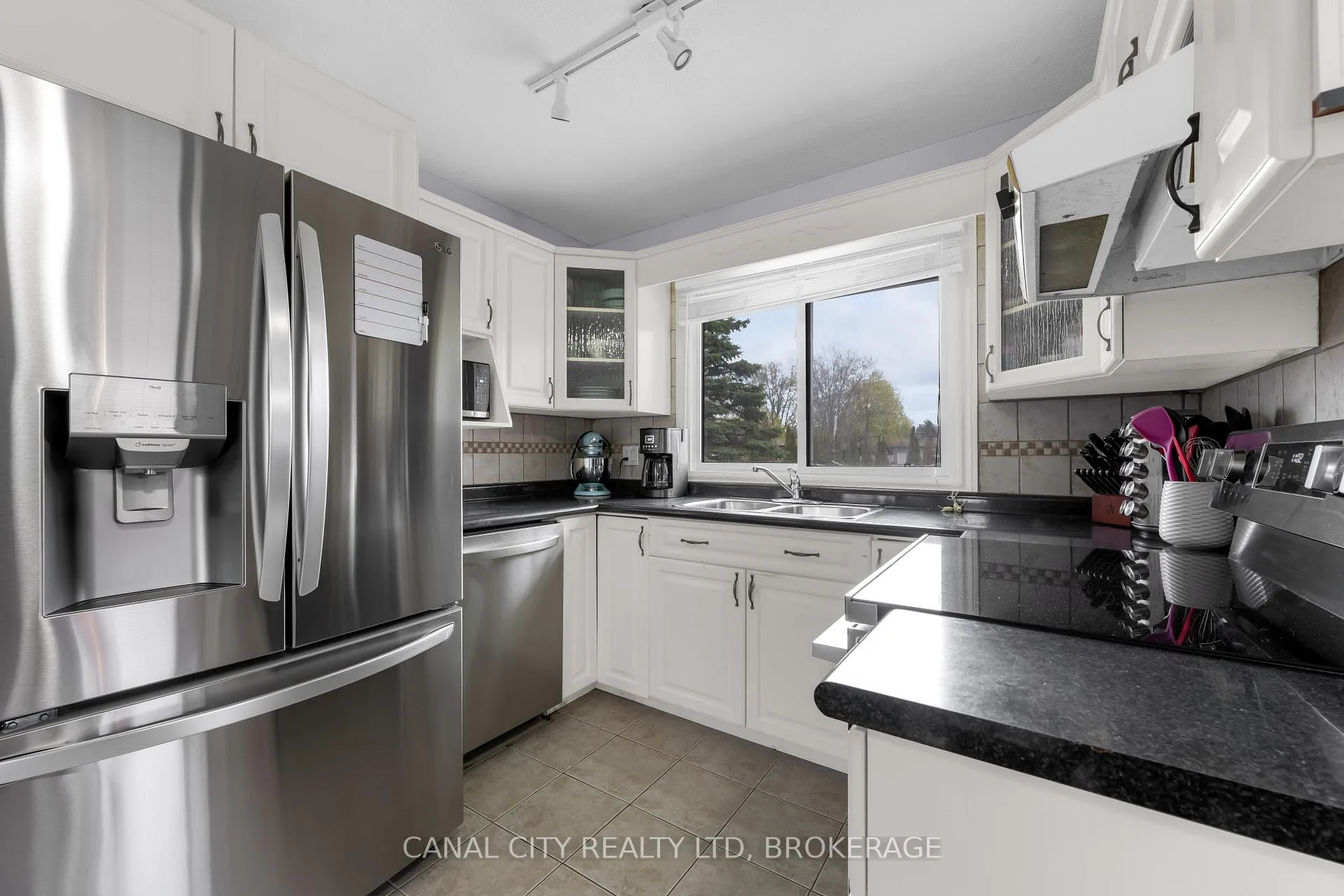 Photo 10 of 572 Clare Avenue, Welland, Prince Charles — HOMEH