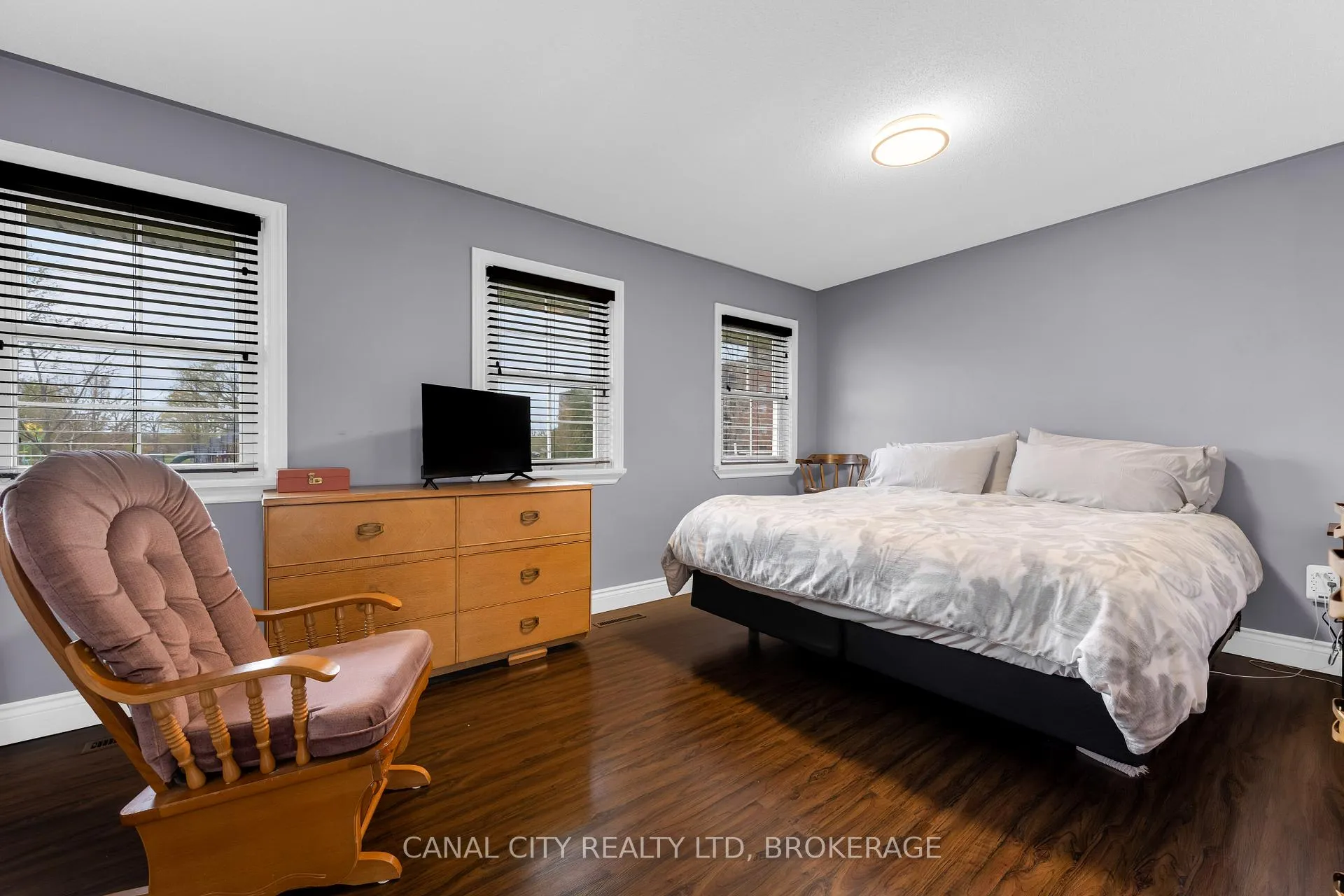 Photo 11 of 572 Clare Avenue, Welland, Prince Charles — HOMEH