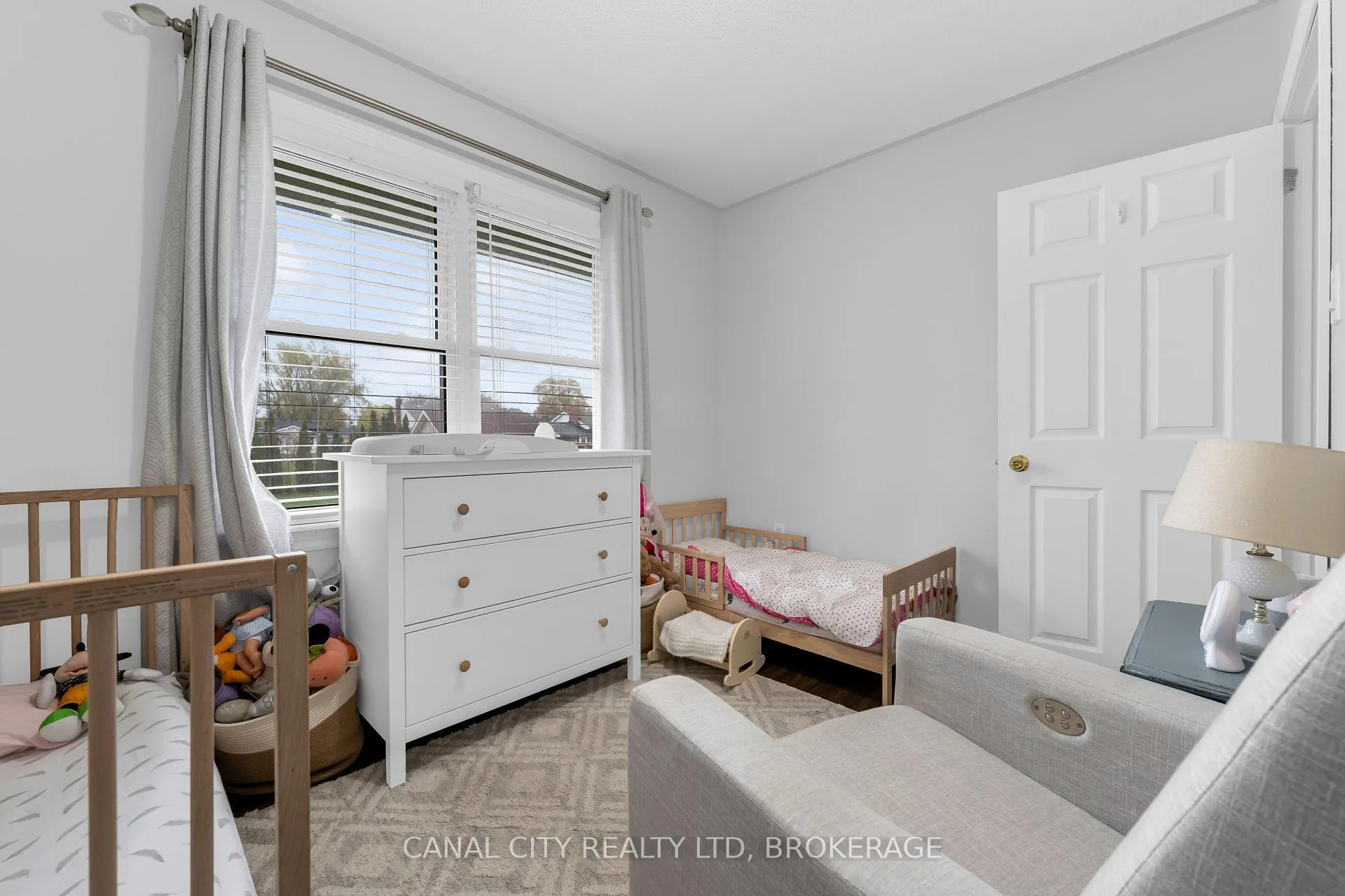 Photo 15 of 572 Clare Avenue, Welland, Prince Charles — HOMEH