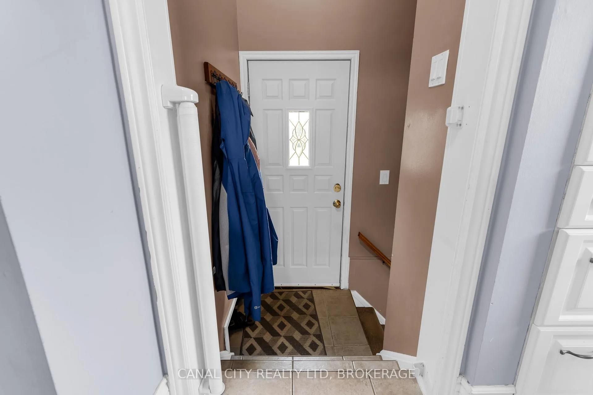 Photo 17 of 572 Clare Avenue, Welland, Prince Charles — HOMEH