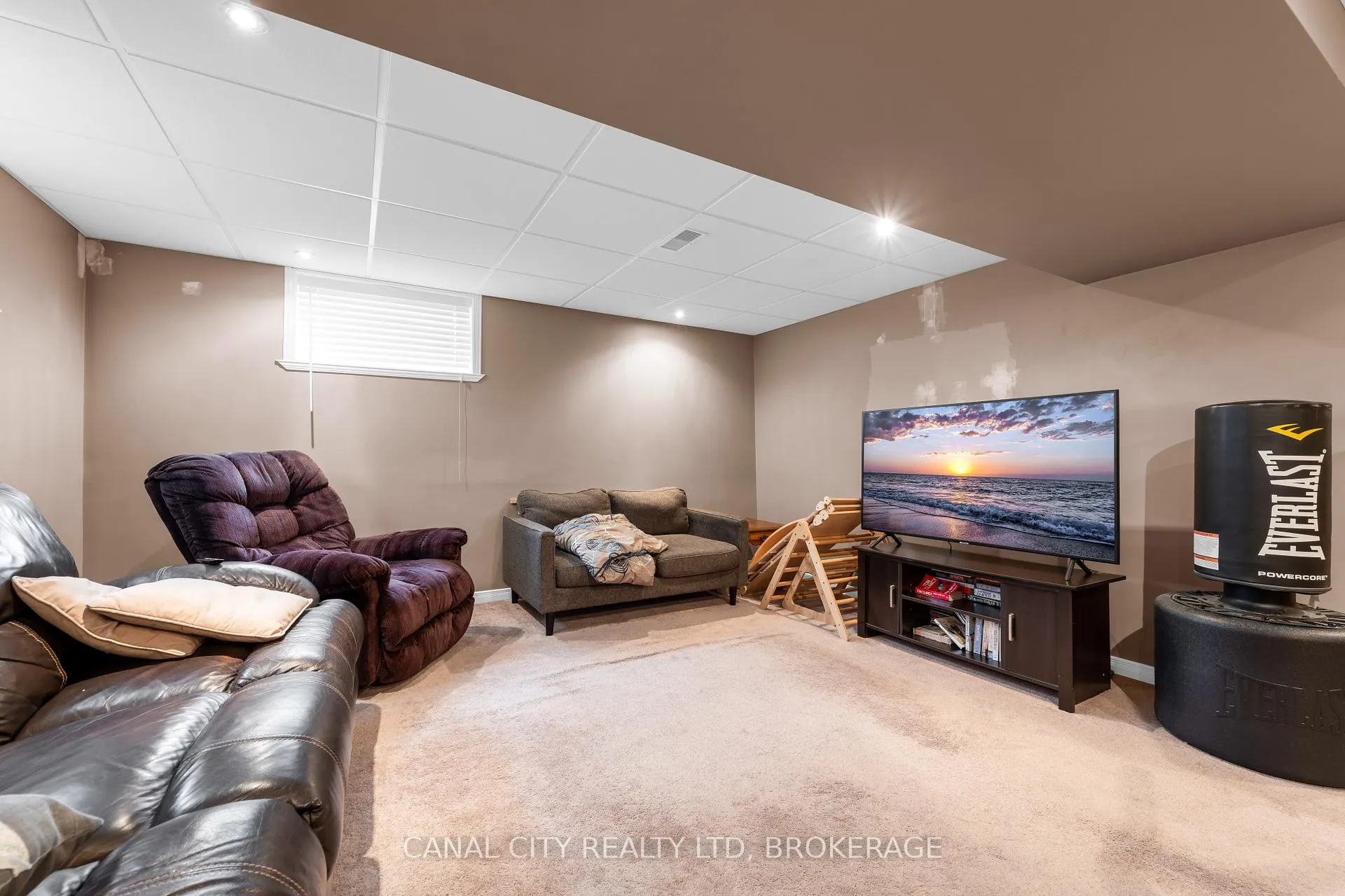 Photo 21 of 572 Clare Avenue, Welland, Prince Charles — HOMEH