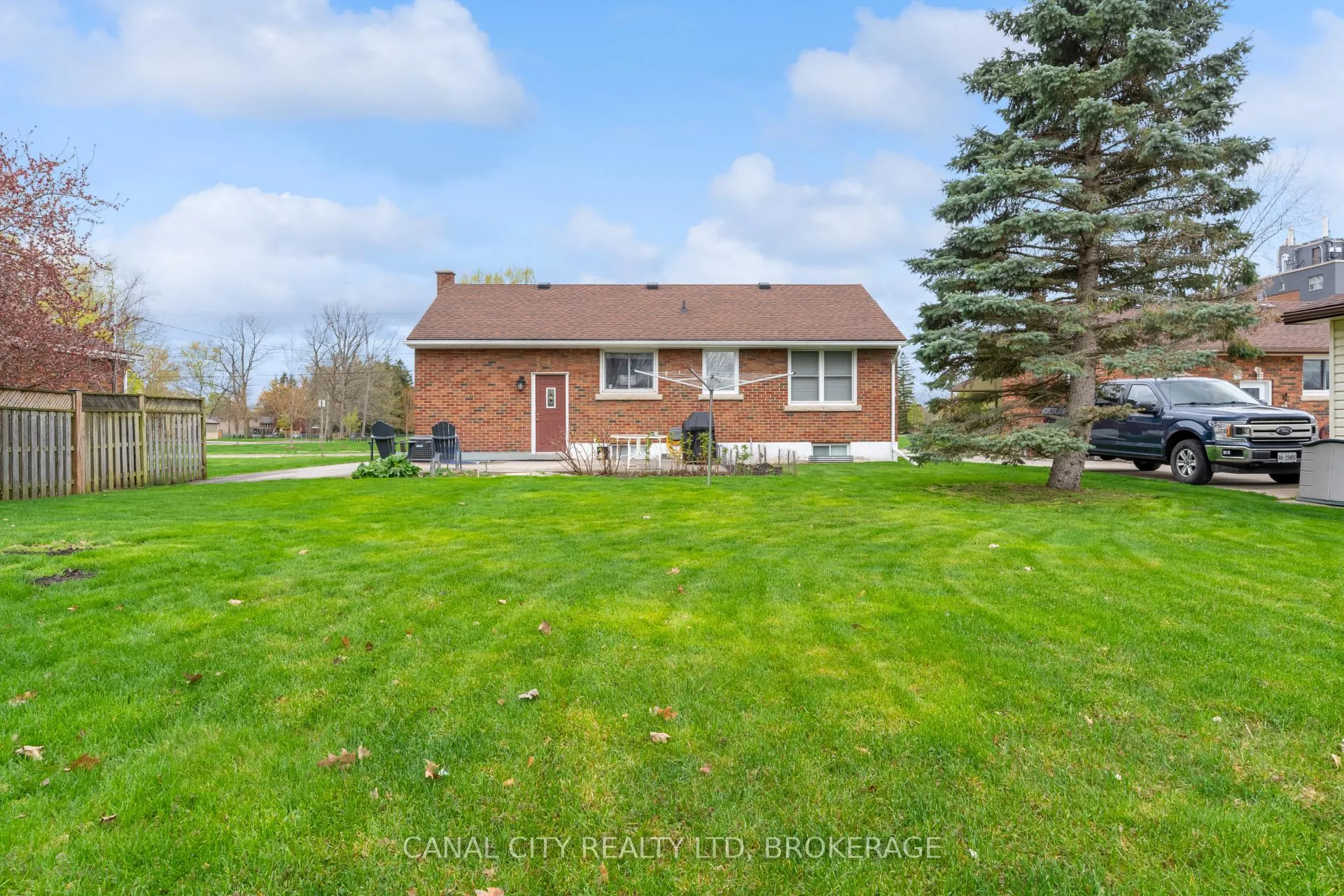 Photo 26 of 572 Clare Avenue, Welland, Prince Charles — HOMEH