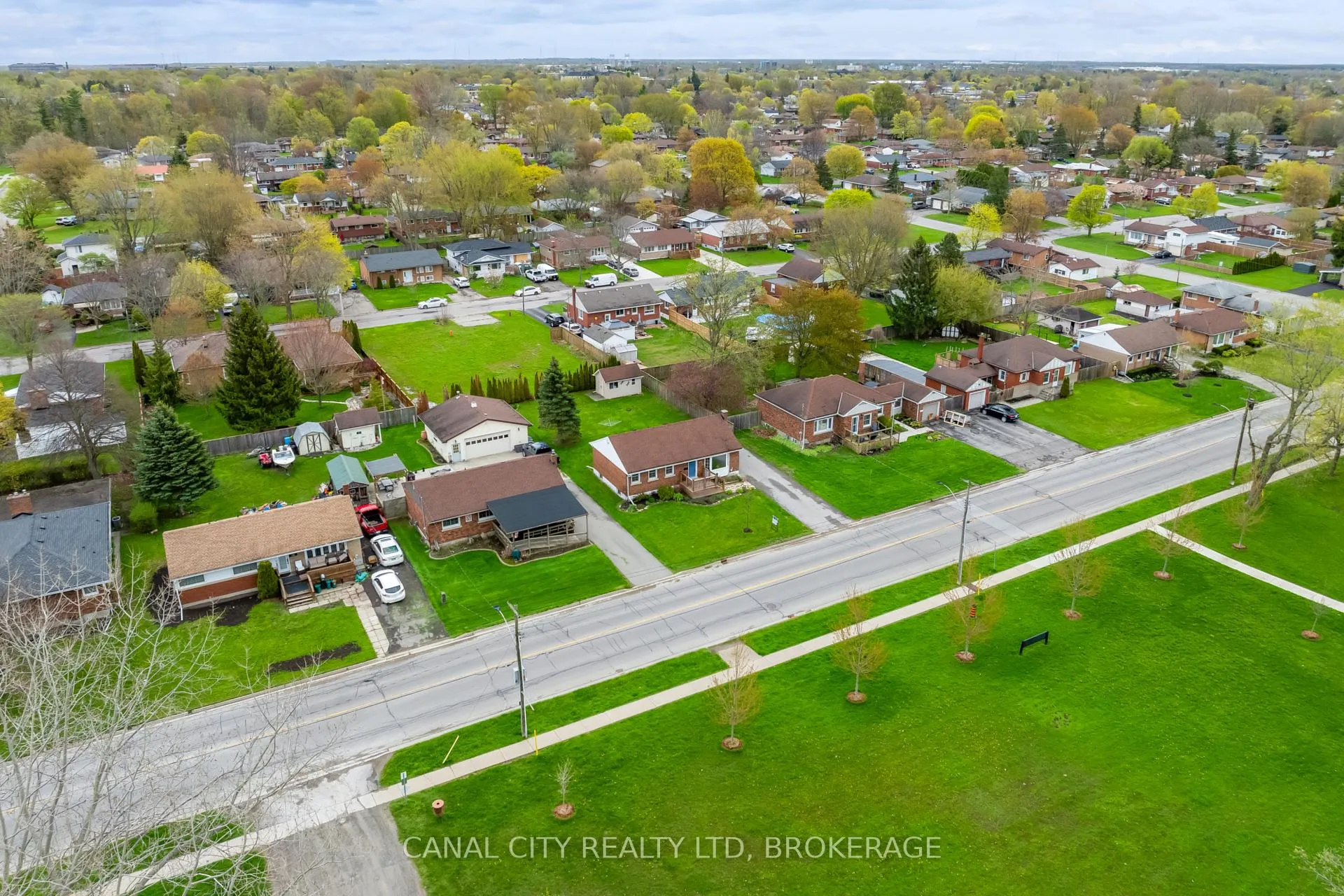 Photo 30 of 572 Clare Avenue, Welland, Prince Charles — HOMEH