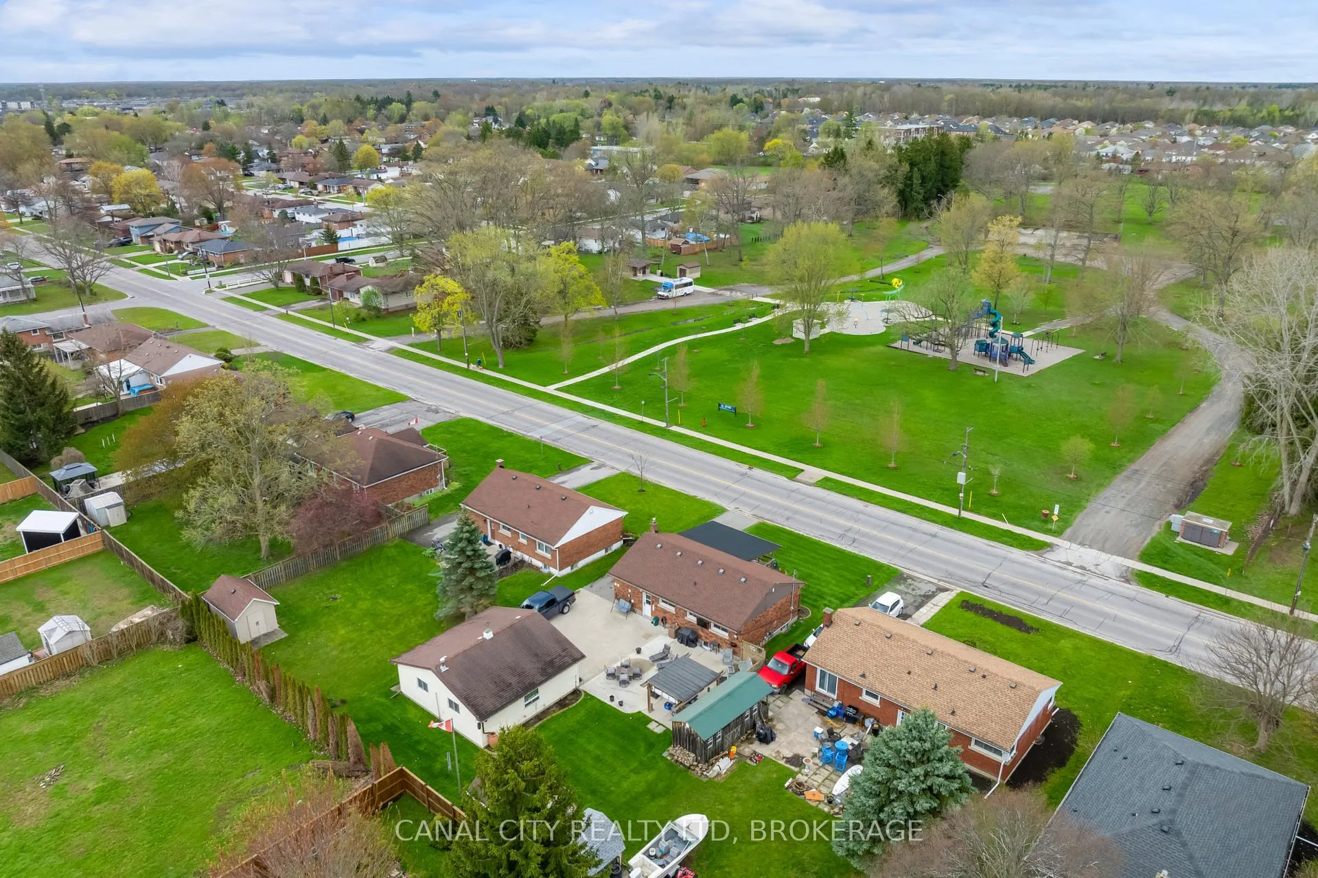 Photo 31 of 572 Clare Avenue, Welland, Prince Charles — HOMEH