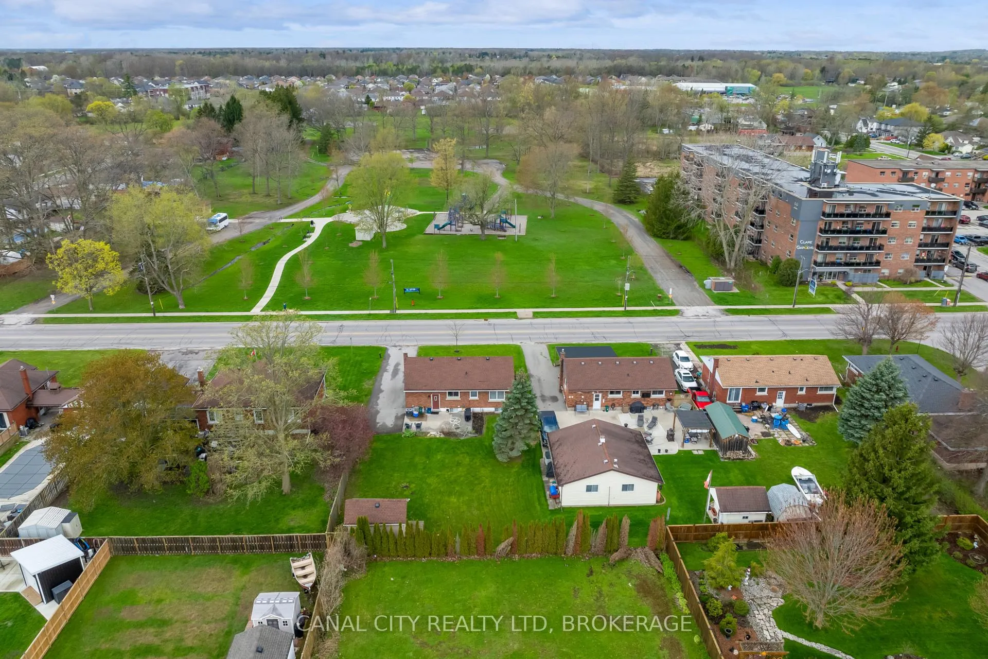 Photo 32 of 572 Clare Avenue, Welland, Prince Charles — HOMEH