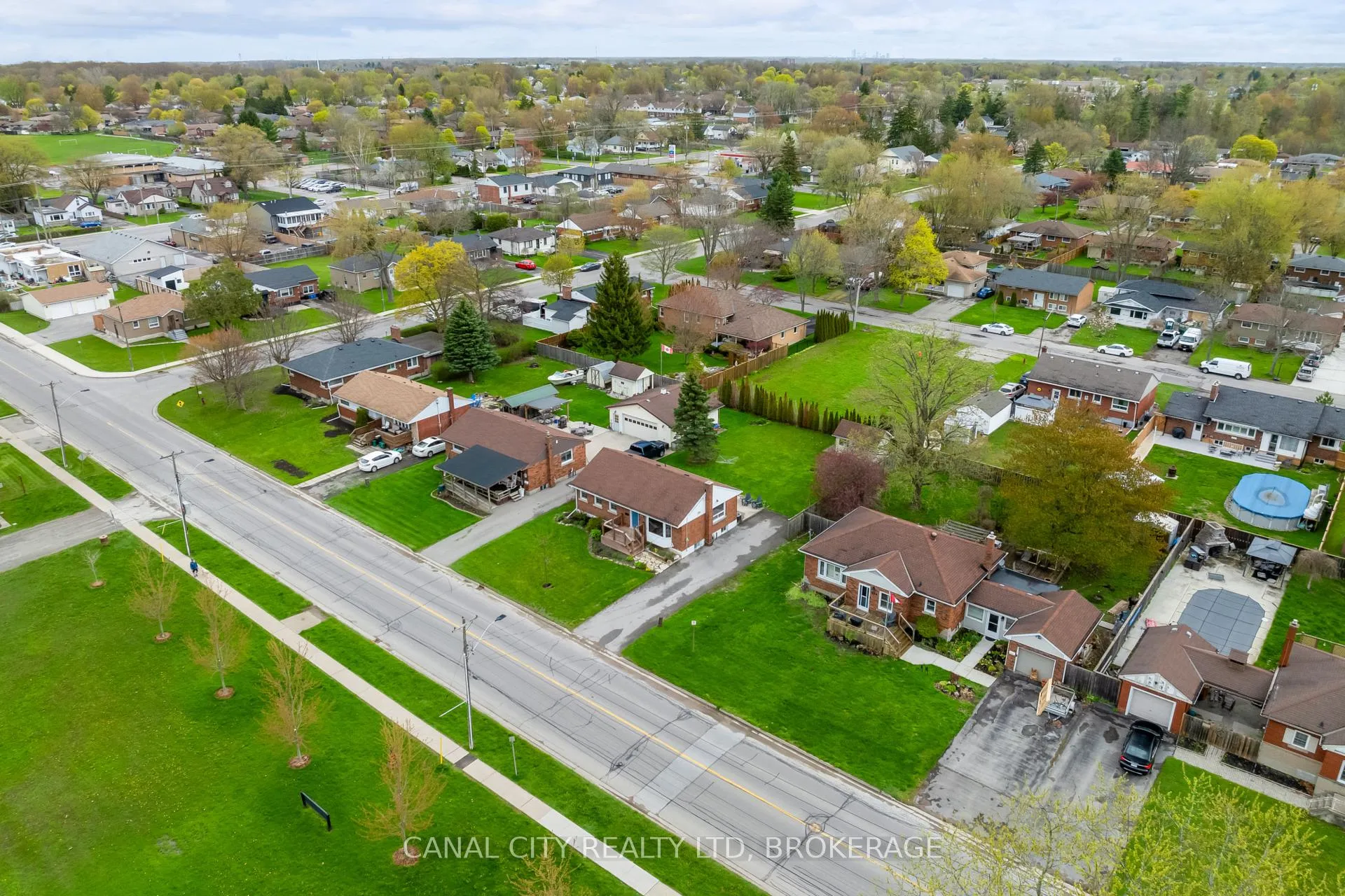 Photo 33 of 572 Clare Avenue, Welland, Prince Charles — HOMEH