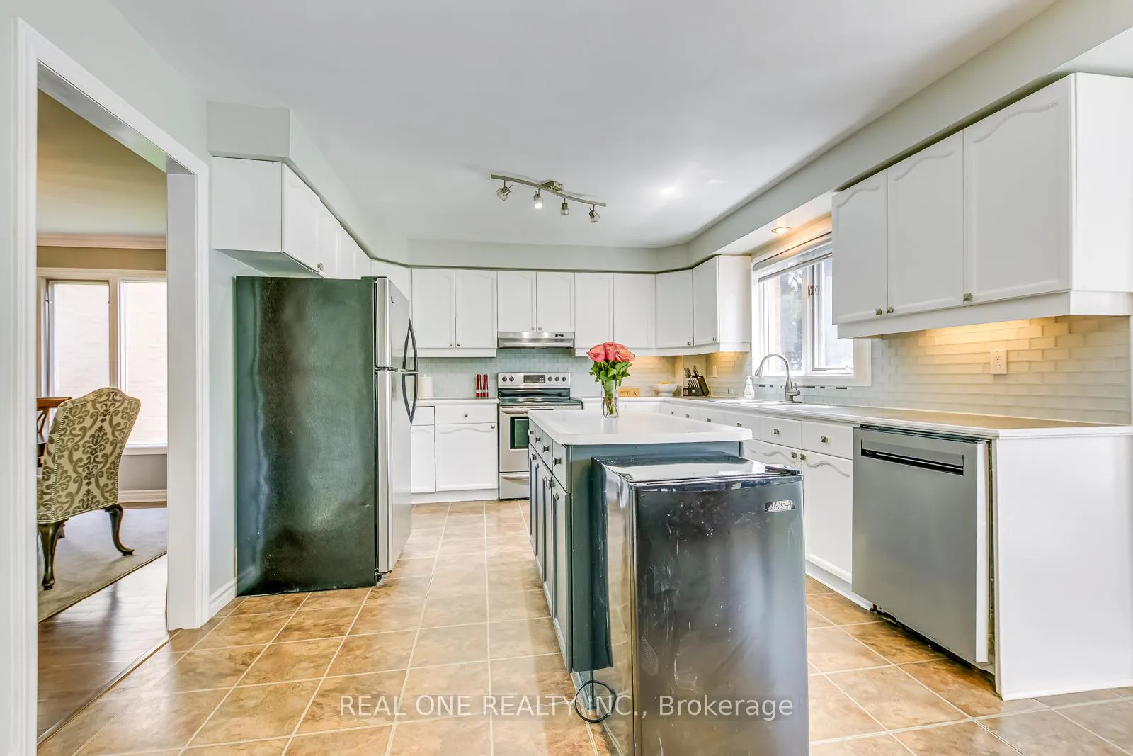 Photo 14 of 524 Blenheim Crescent, Oakville, Ford — HOMEH