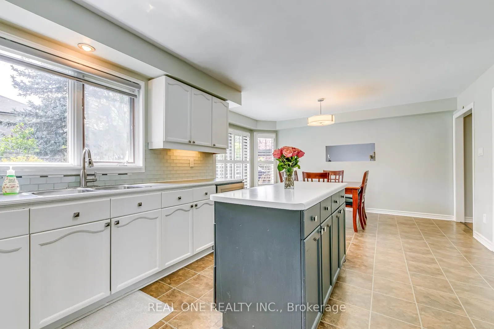 Photo 18 of 524 Blenheim Crescent, Oakville, Ford — HOMEH