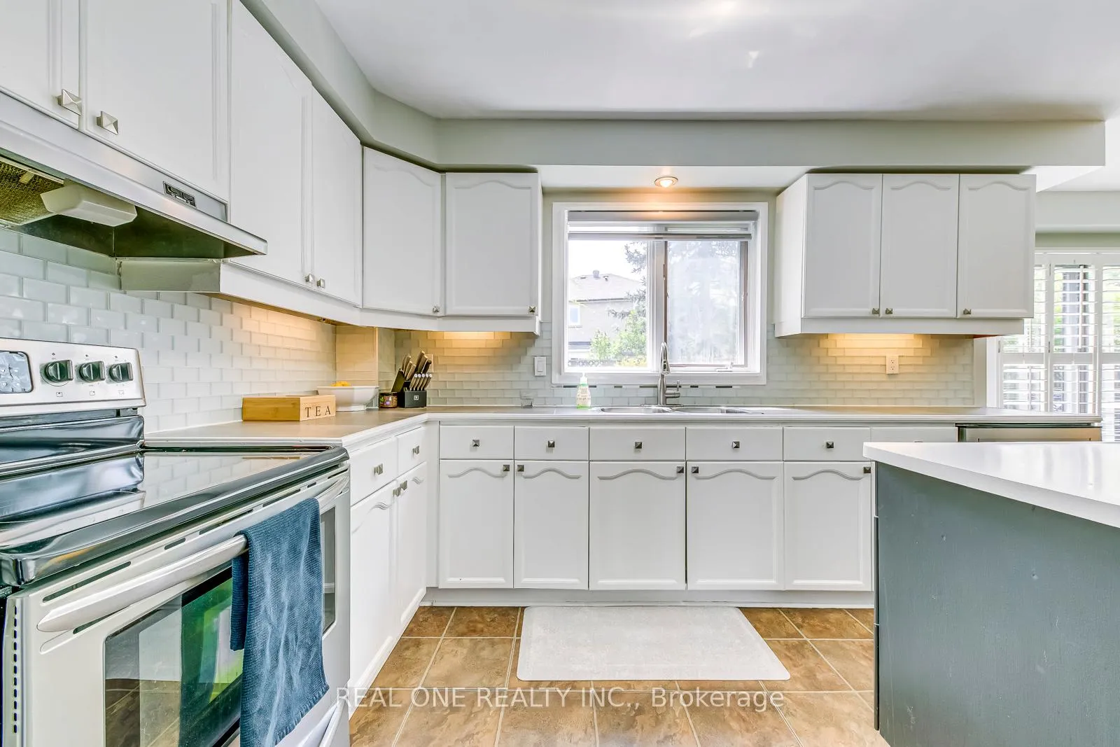 Photo 19 of 524 Blenheim Crescent, Oakville, Ford — HOMEH