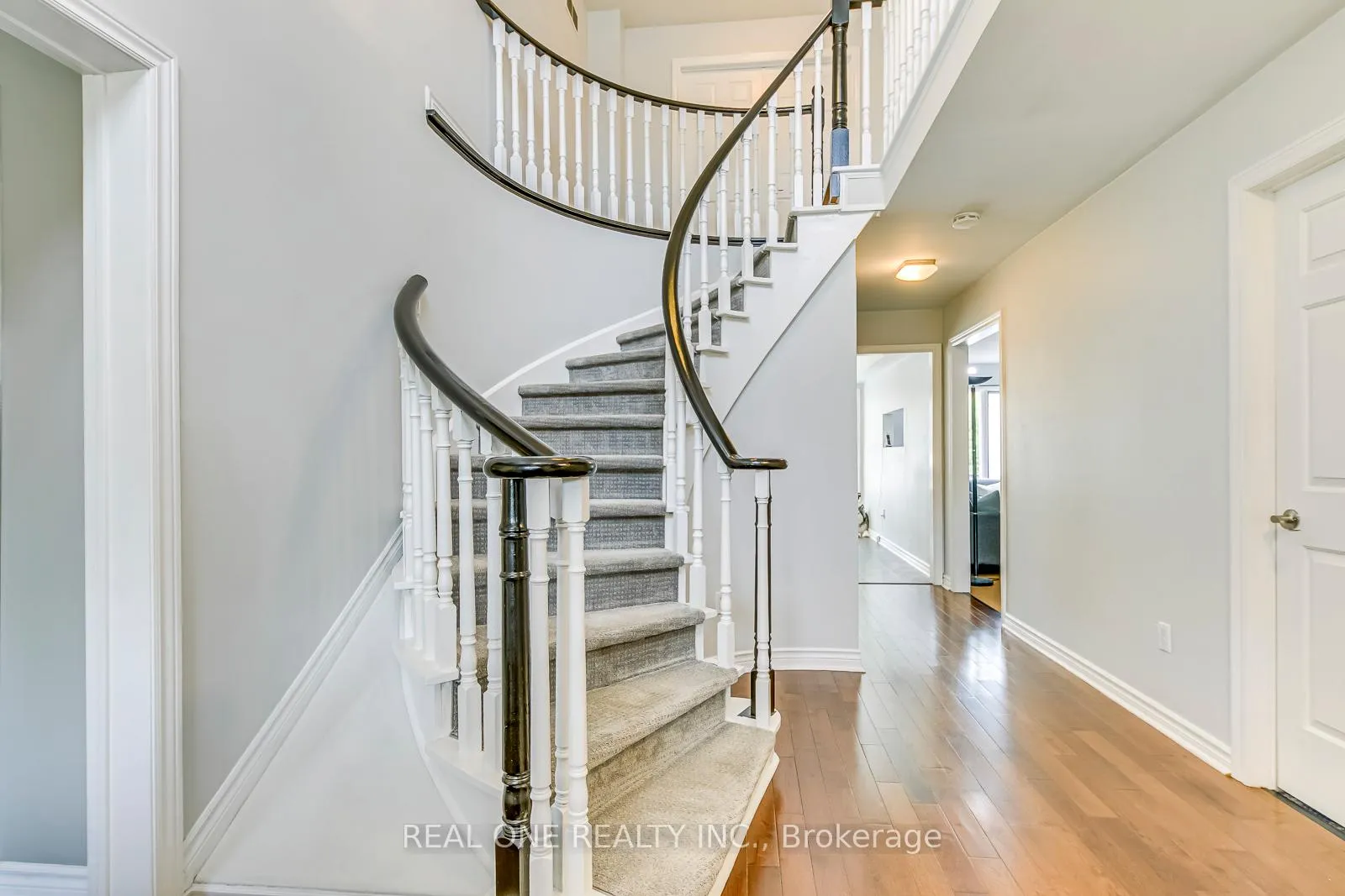 Photo 26 of 524 Blenheim Crescent, Oakville, Ford — HOMEH
