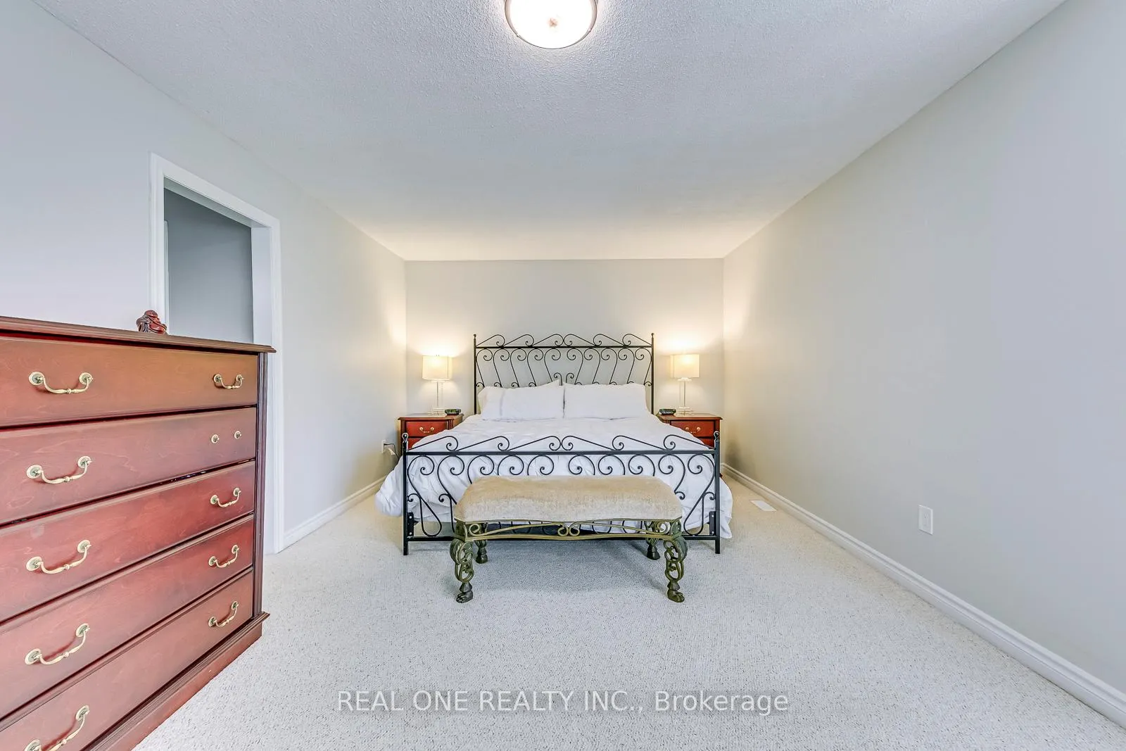 Photo 29 of 524 Blenheim Crescent, Oakville, Ford — HOMEH