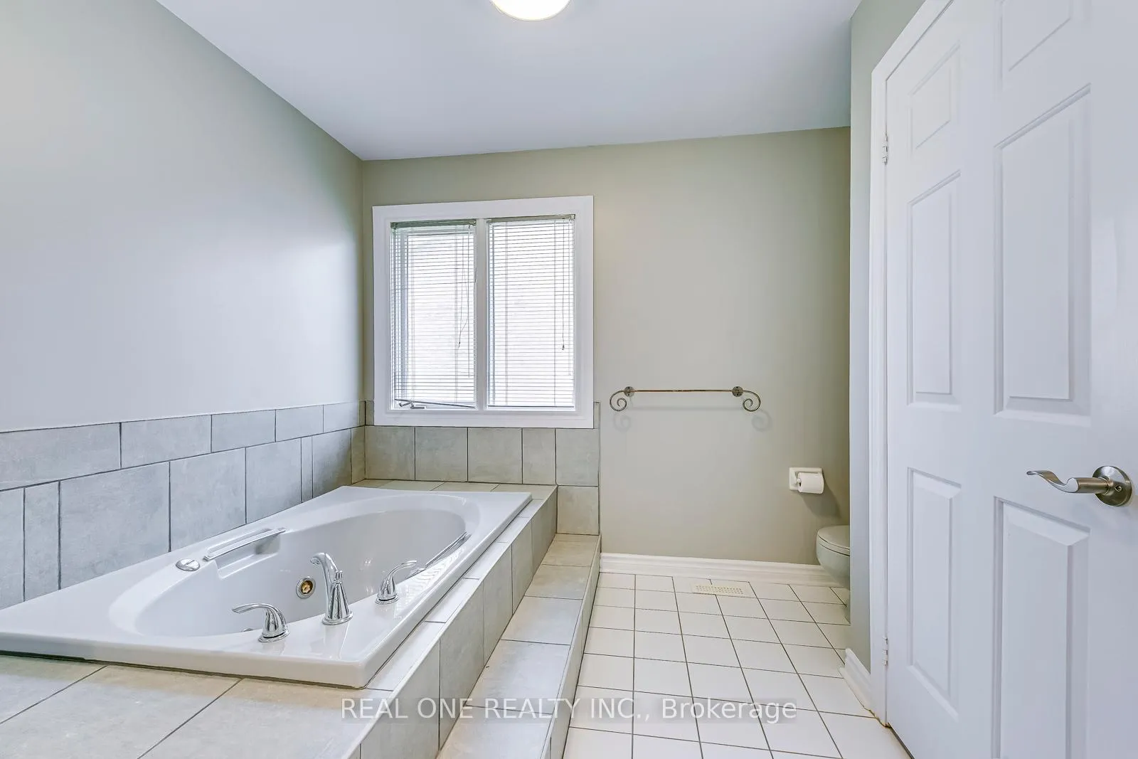 Photo 31 of 524 Blenheim Crescent, Oakville, Ford — HOMEH