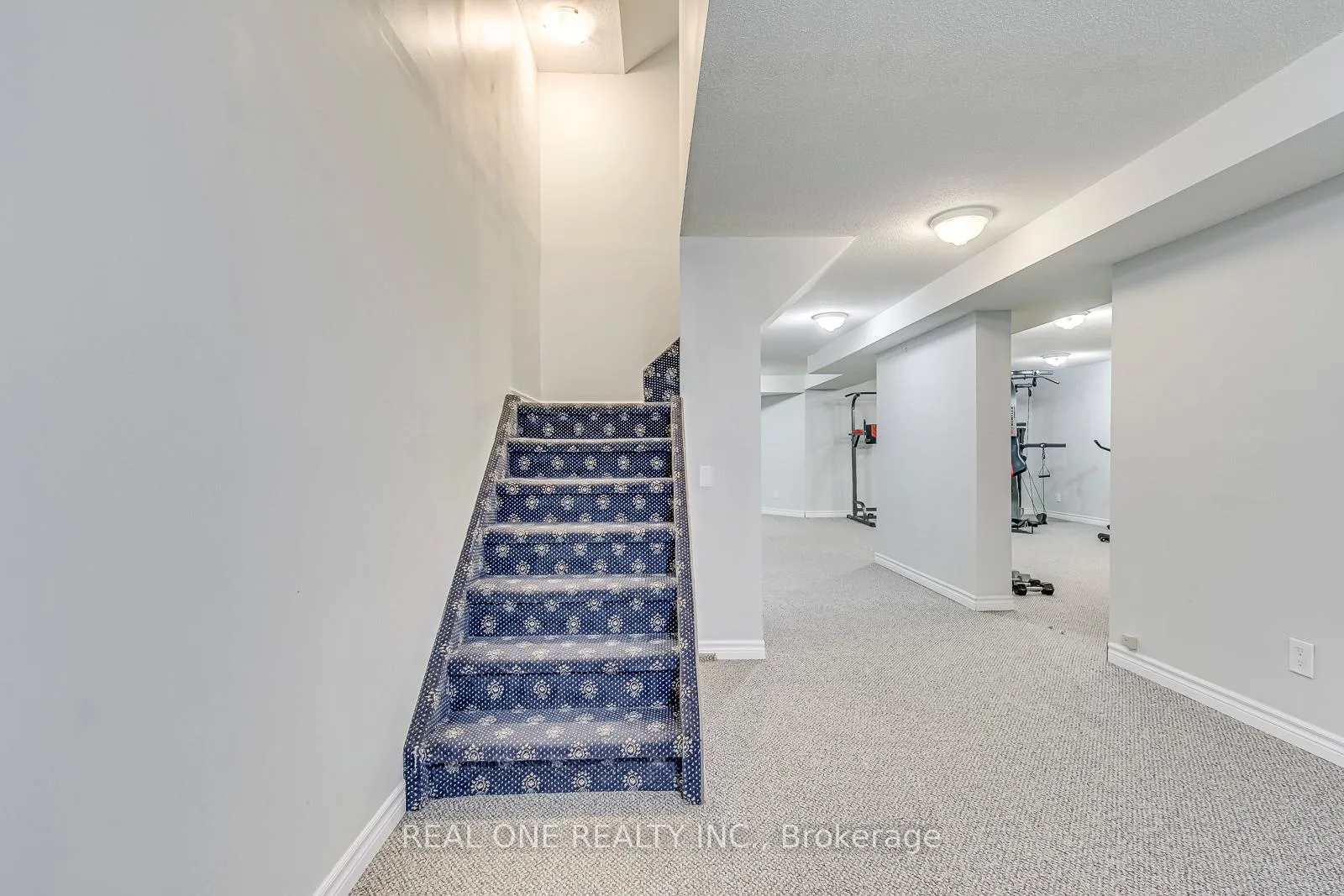 Photo 39 of 524 Blenheim Crescent, Oakville, Ford — HOMEH