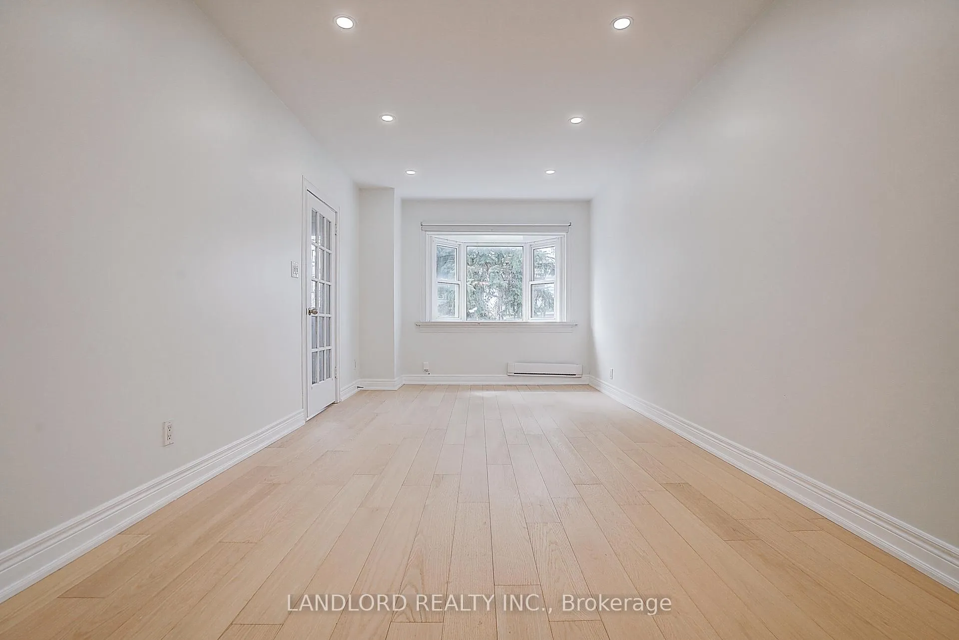 Photo 5 of 134 Gloucester Grove, Toronto, Oakwood Village — HOMEH
