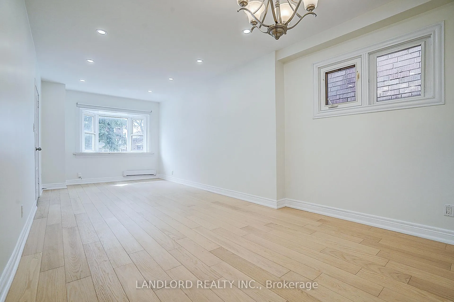 Photo 12 of 134 Gloucester Grove, Toronto, Oakwood Village — HOMEH