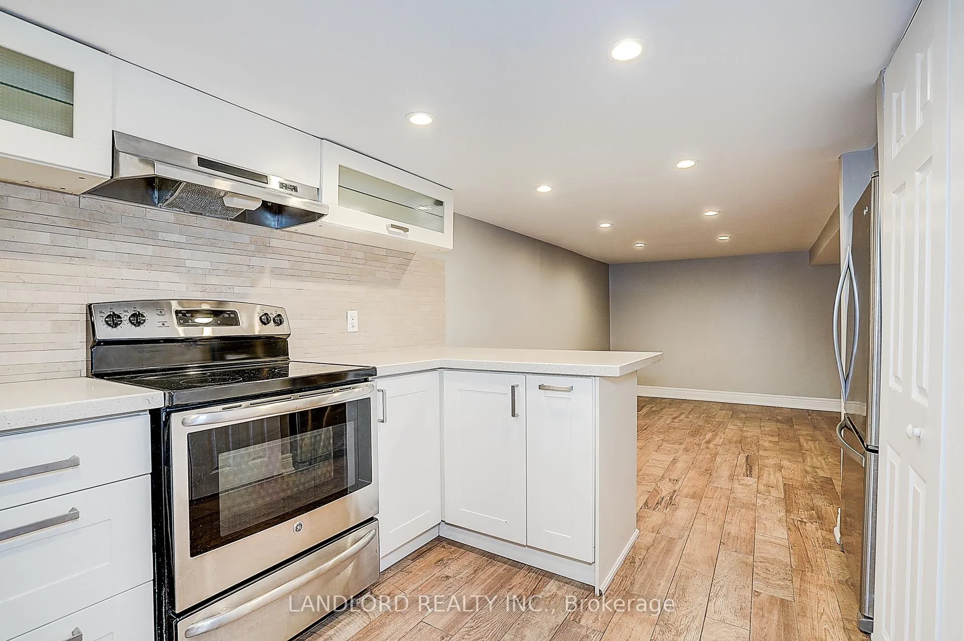 Photo 32 of 134 Gloucester Grove, Toronto, Oakwood Village — HOMEH