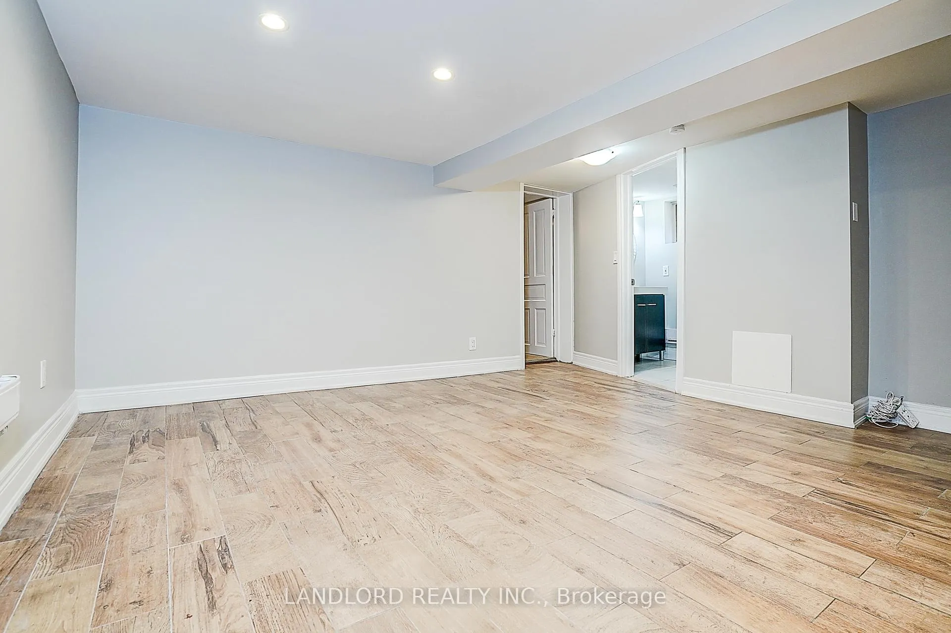 Photo 34 of 134 Gloucester Grove, Toronto, Oakwood Village — HOMEH