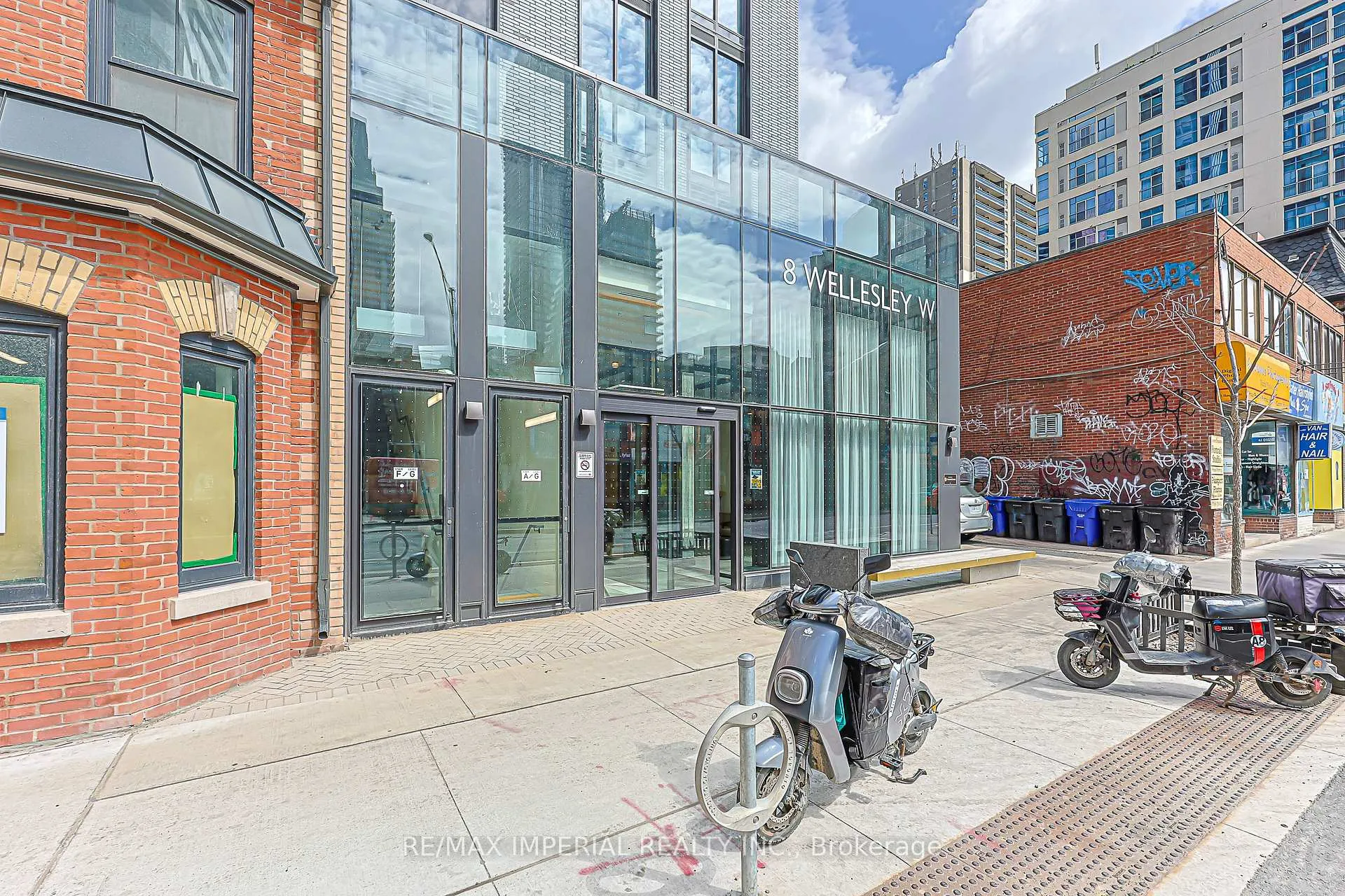 Photo 2 of Unit 4007, 8 Wellesley Street W, Toronto, Church-Yonge Corridor — HOMEH