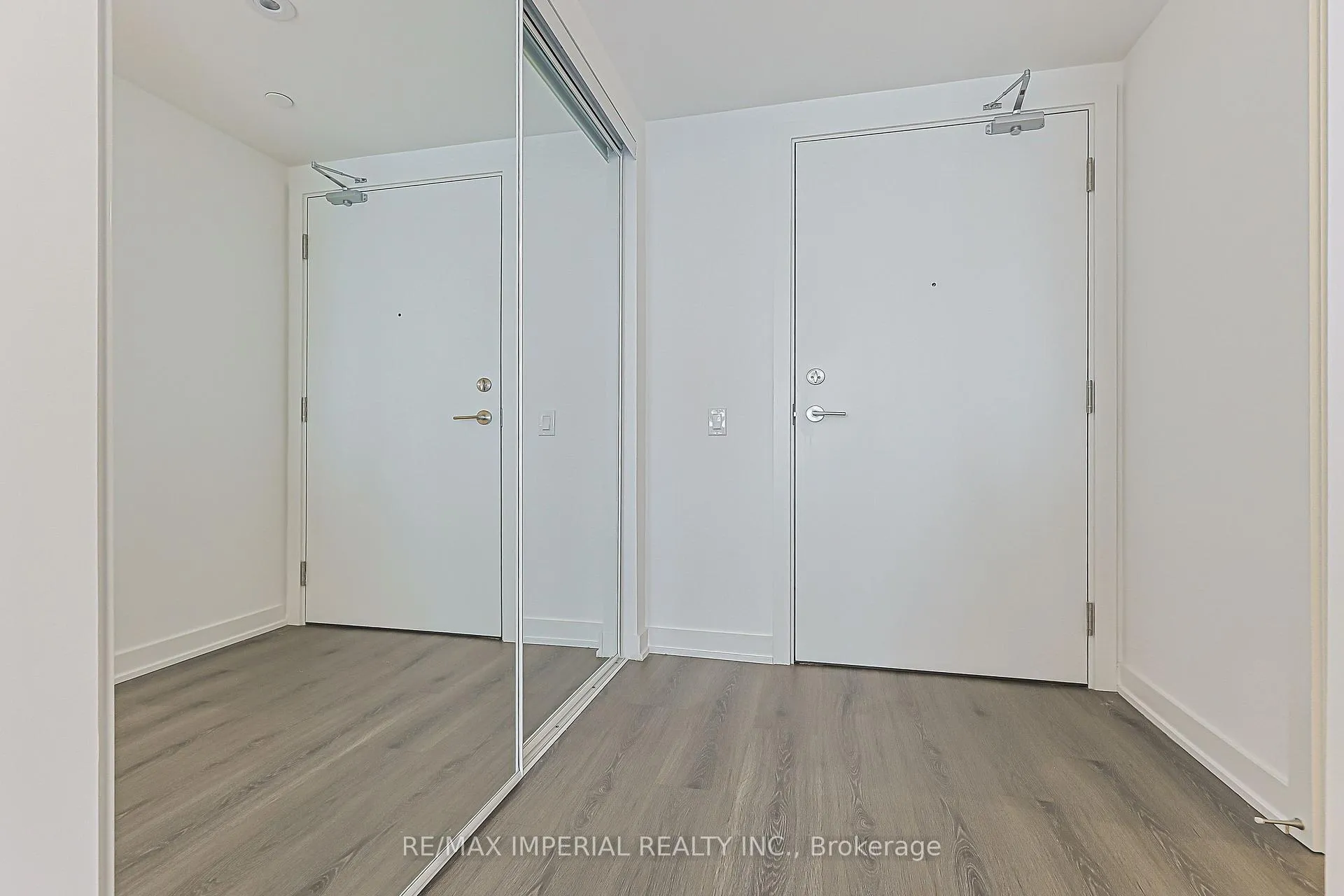 Photo 10 of Unit 4007, 8 Wellesley Street W, Toronto, Church-Yonge Corridor — HOMEH