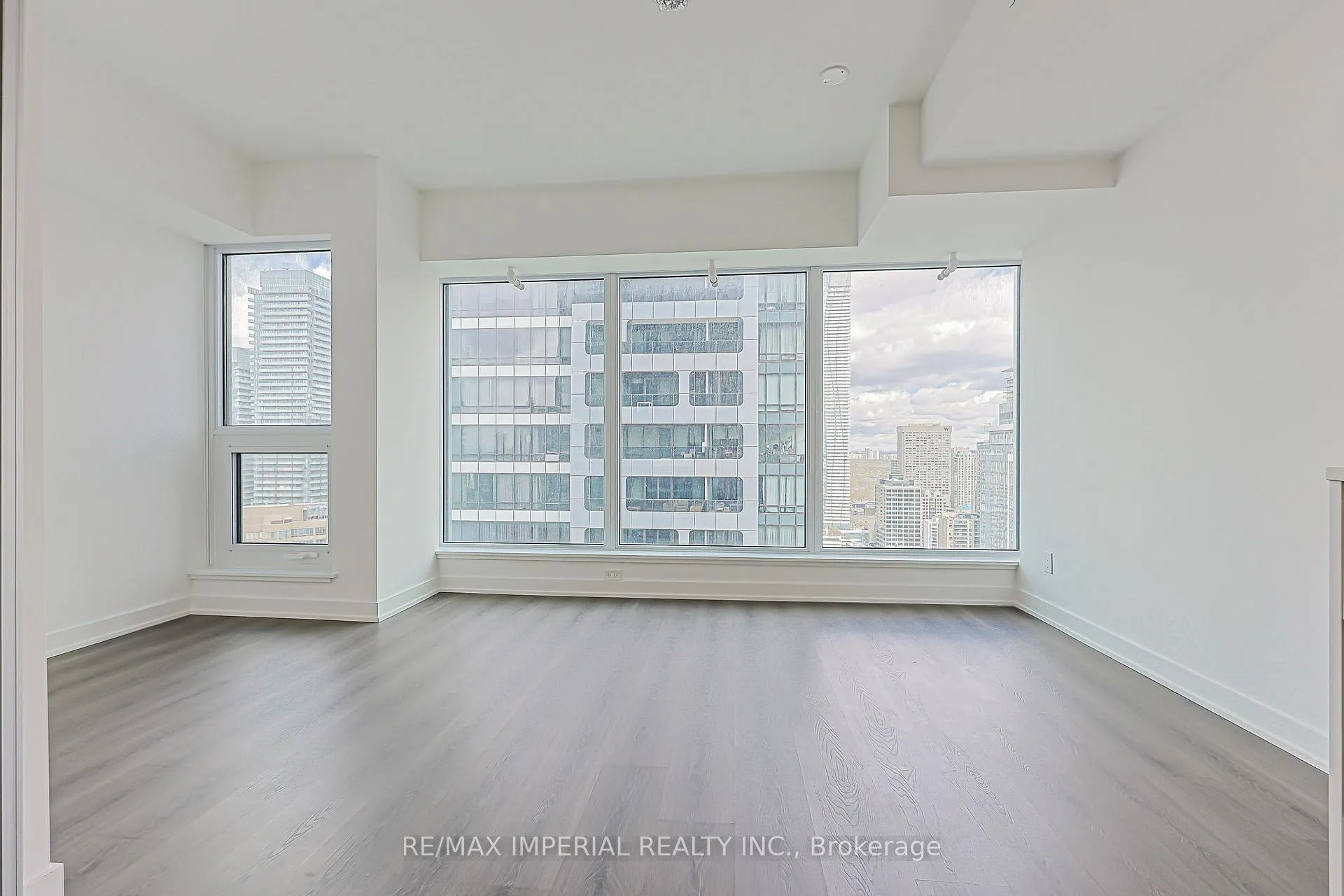 Photo 18 of Unit 4007, 8 Wellesley Street W, Toronto, Church-Yonge Corridor — HOMEH
