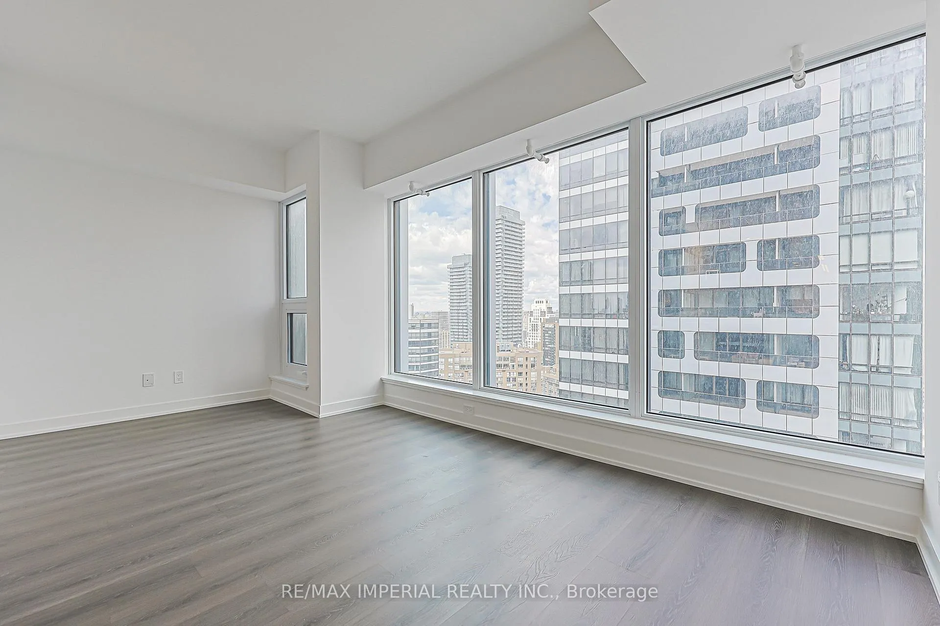 Photo 19 of Unit 4007, 8 Wellesley Street W, Toronto, Church-Yonge Corridor — HOMEH
