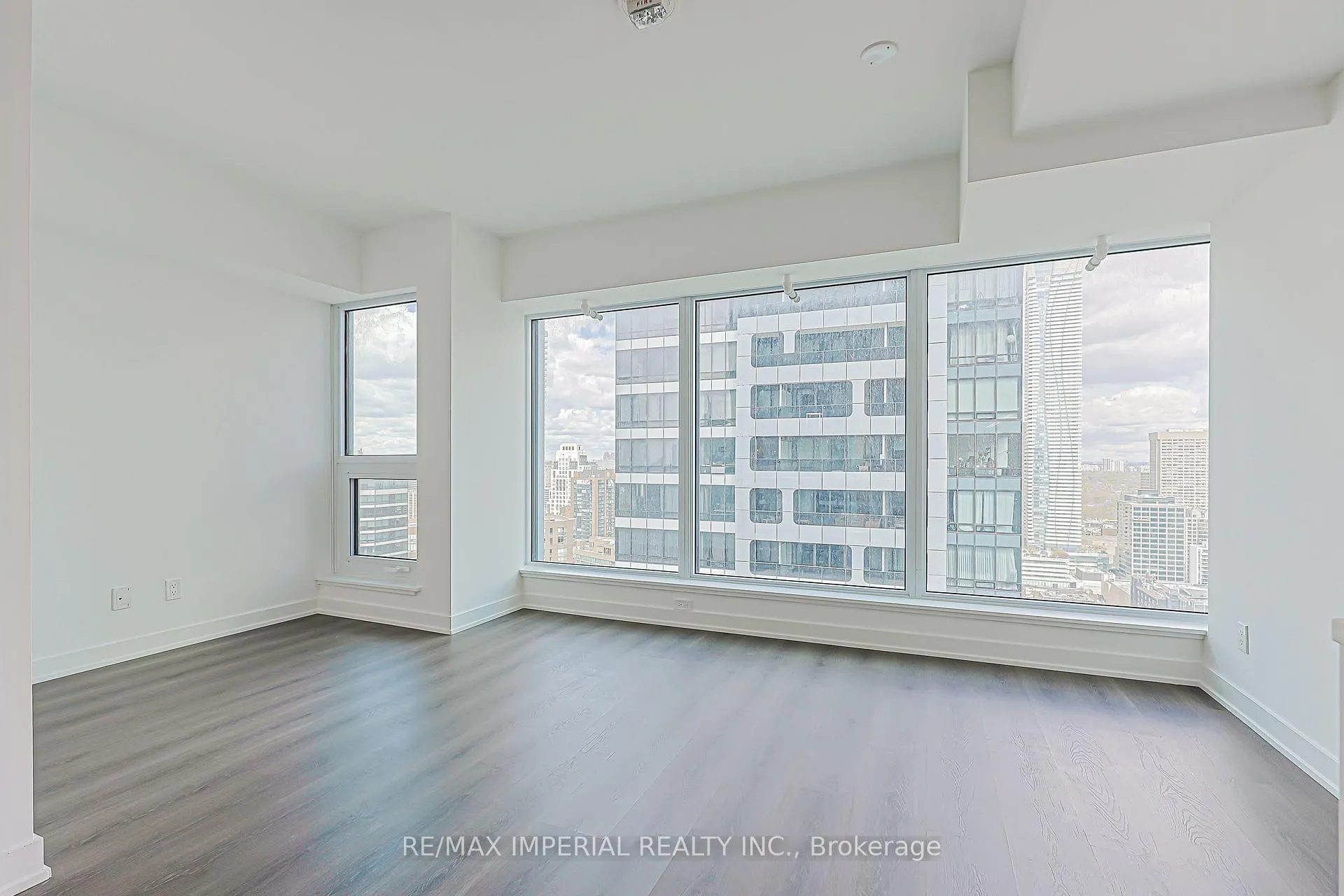 Photo 21 of Unit 4007, 8 Wellesley Street W, Toronto, Church-Yonge Corridor — HOMEH