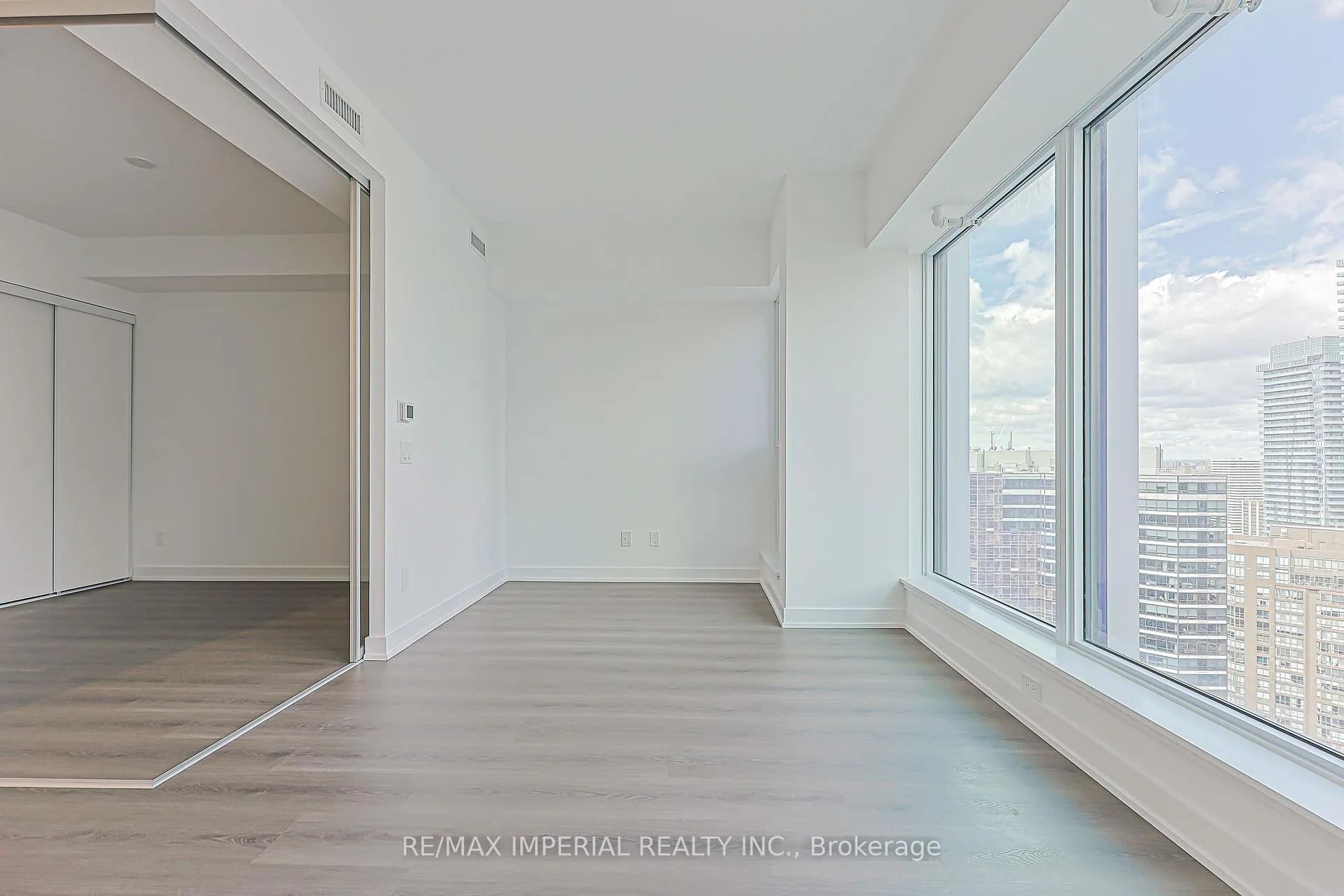 Photo 23 of Unit 4007, 8 Wellesley Street W, Toronto, Church-Yonge Corridor — HOMEH