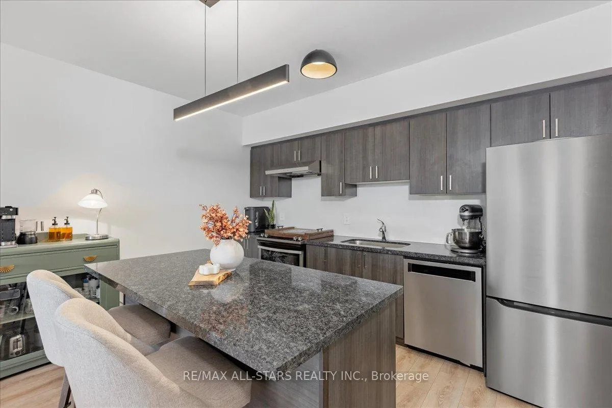 Photo 8 of Unit 407, 15 Kneeshaw Drive, Barrie, Rural Barrie Southeast — HOMEH