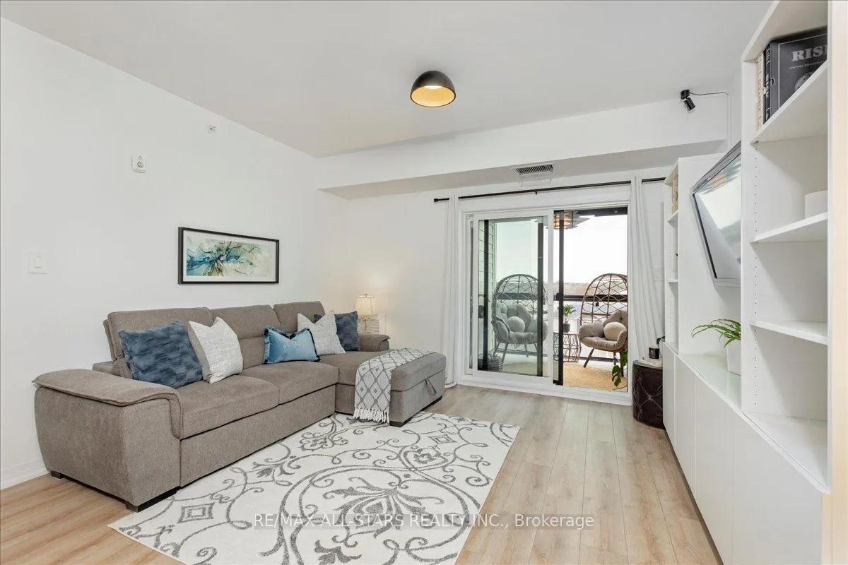 Photo 10 of Unit 407, 15 Kneeshaw Drive, Barrie, Rural Barrie Southeast — HOMEH