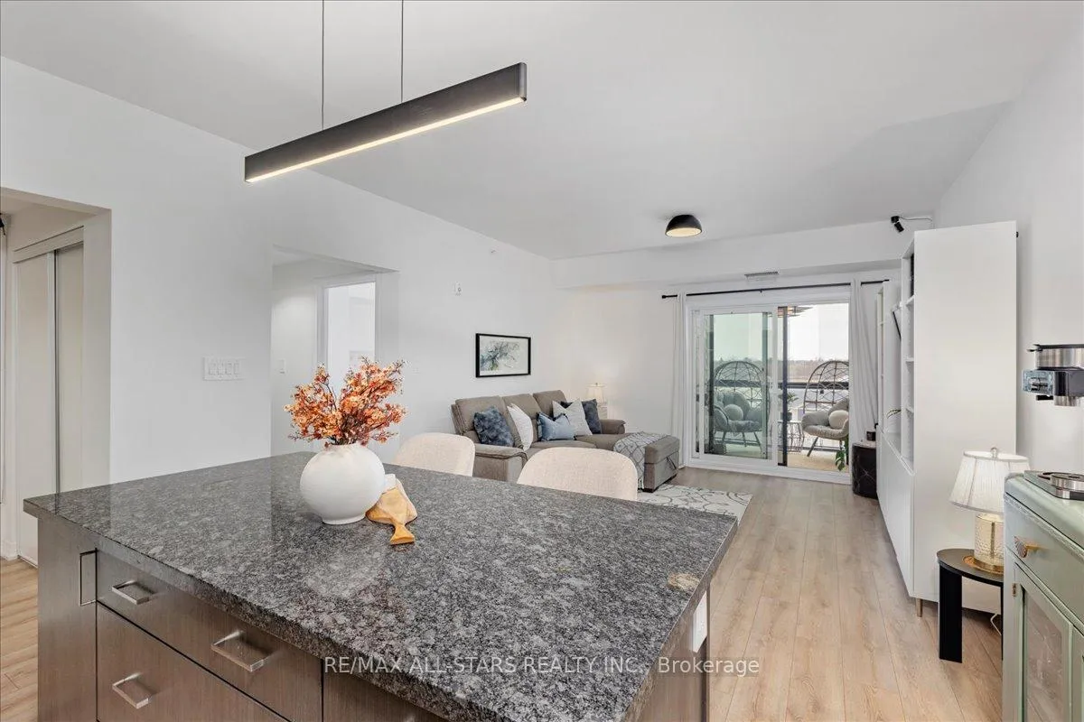 Photo 12 of Unit 407, 15 Kneeshaw Drive, Barrie, Rural Barrie Southeast — HOMEH