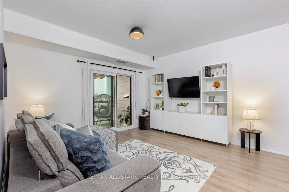 Photo 18 of Unit 407, 15 Kneeshaw Drive, Barrie, Rural Barrie Southeast — HOMEH