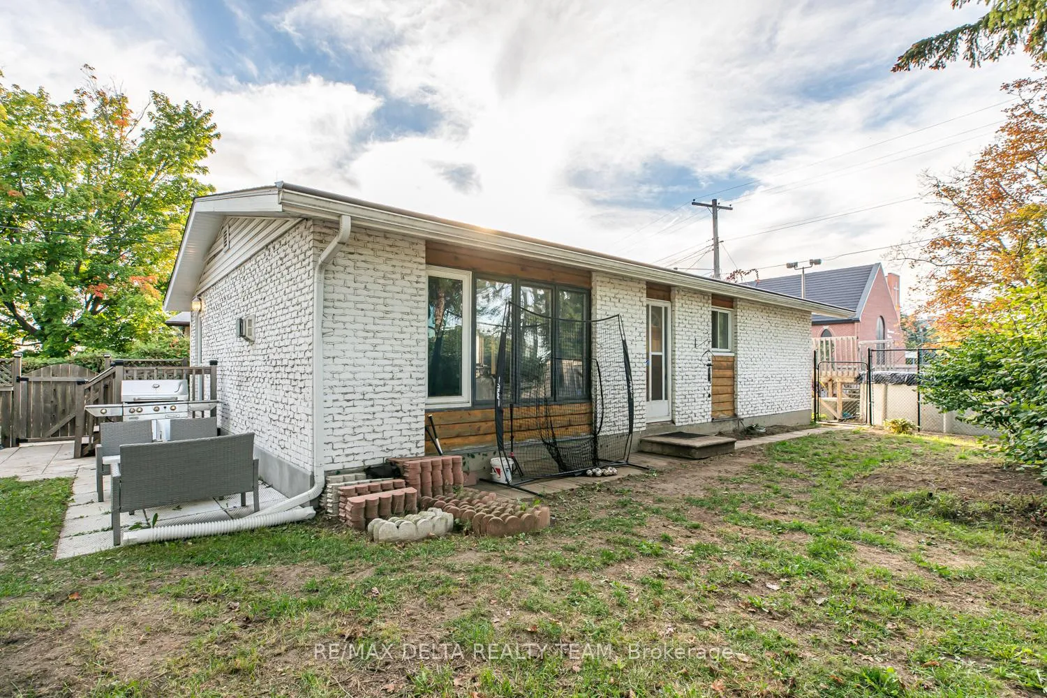 Photo 1 of 2465 Tupper Avenue, Ottawa, Hawthorne Meadows — HOMEH