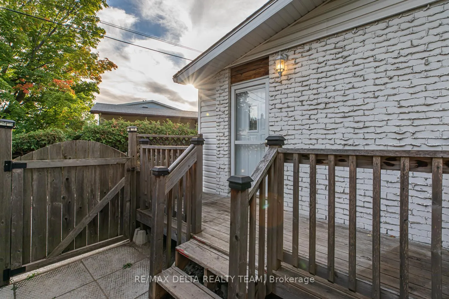 Photo 3 of 2465 Tupper Avenue, Ottawa, Hawthorne Meadows — HOMEH