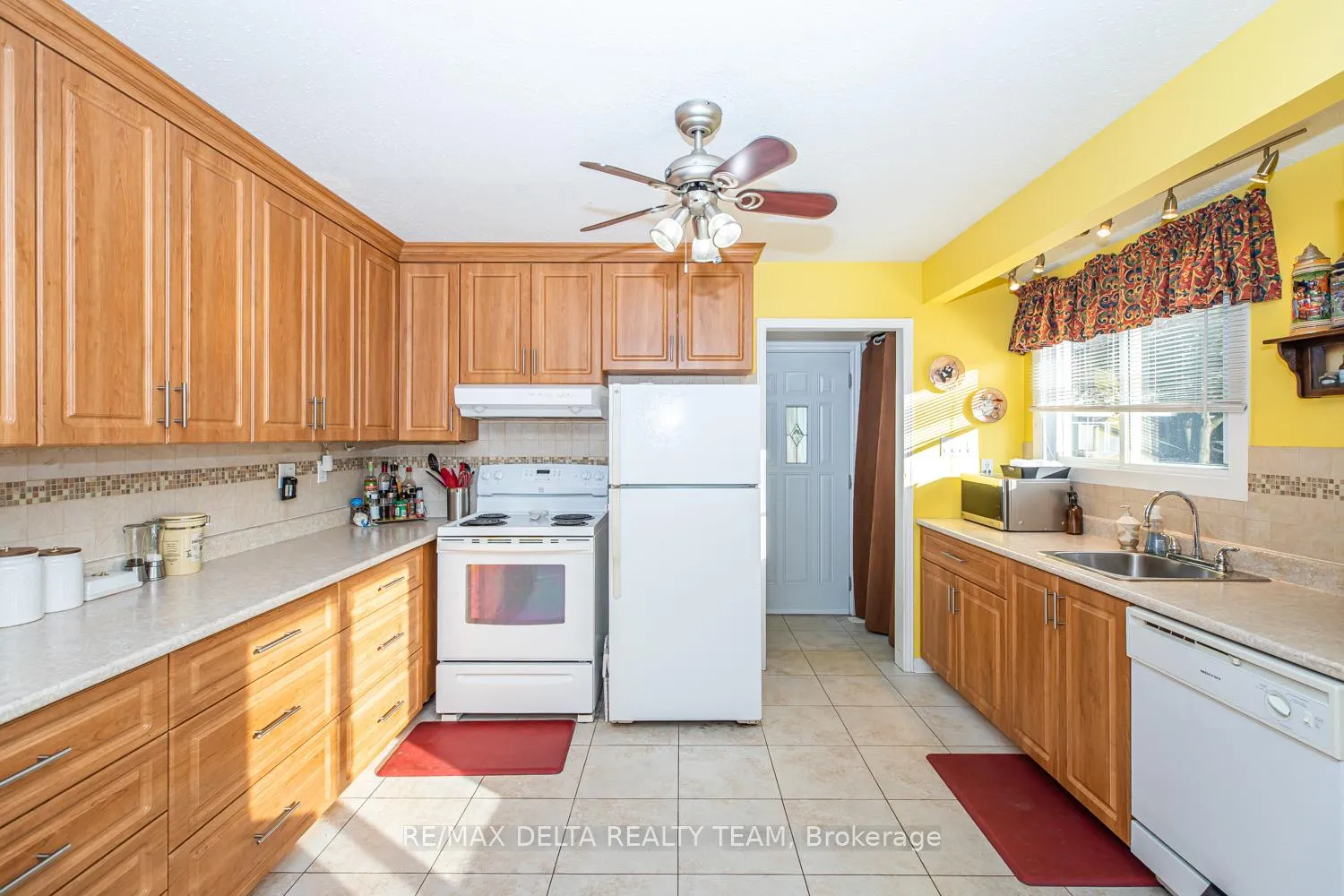 Photo 4 of 2465 Tupper Avenue, Ottawa, Hawthorne Meadows — HOMEH