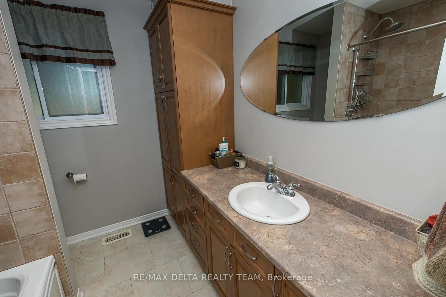 Photo 12 of 2465 Tupper Avenue, Ottawa, Hawthorne Meadows — HOMEH